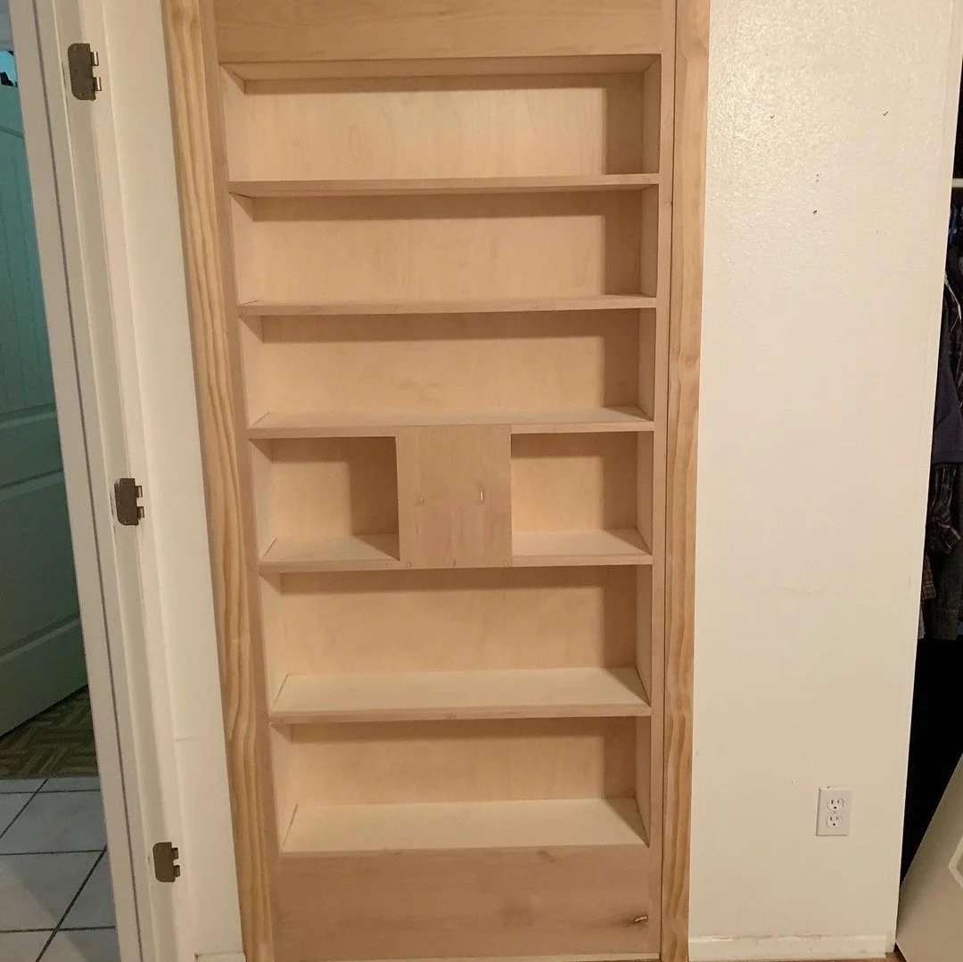 #FlashbackFriday goes to a secret door I did almost a year ago.⠀⠀⠀⠀⠀⠀⠀⠀⠀
.⠀⠀⠀⠀⠀⠀⠀⠀⠀
.⠀⠀⠀⠀⠀⠀⠀⠀⠀
.⠀⠀⠀⠀⠀⠀⠀⠀⠀
#secretdoors #secretroom #hiddendoor #friday#custombuiltins #woodworkinglife #fireplace #benjaminmoorepaints #woodworking #imadethis #cabinets #