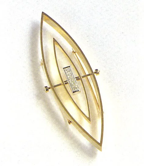 ‘She #2, 1996, 18k gold, platinum, diamod, 30x80x10mm