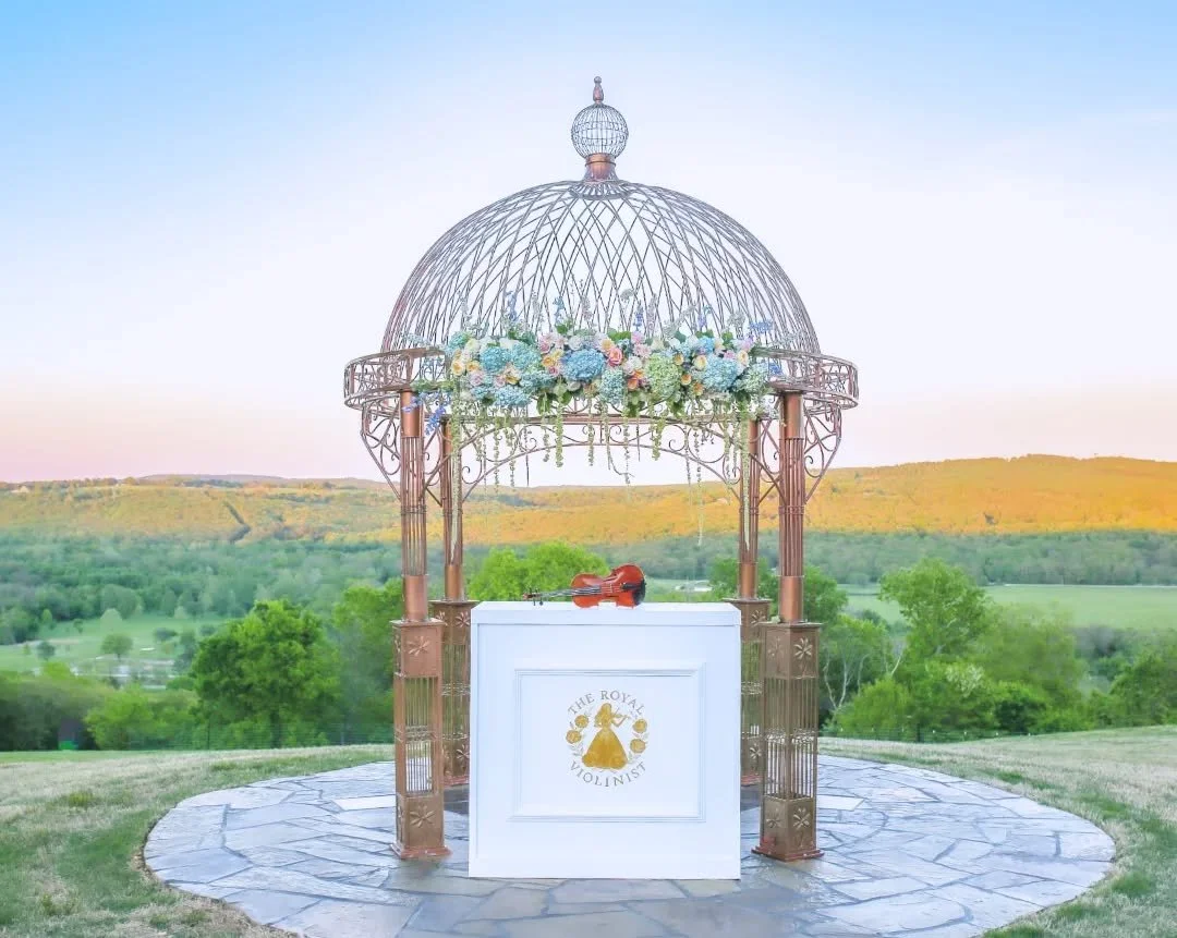 Luxury is in the details you can hear.

theroyalviolinist.com

#ArkansasBride #LuxuryEntertainment #WeddingViolinist #TheRoyalViolinist