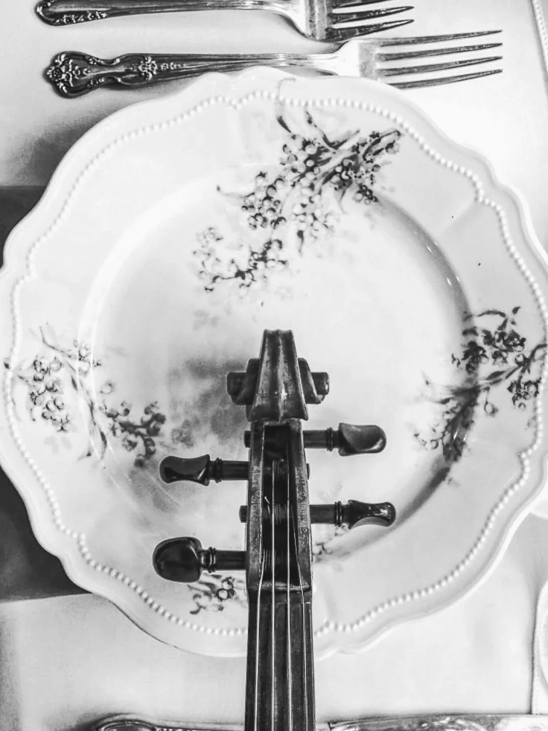 The most beautiful tablescape from @mostjoyfulday at @gatherbentonvillenwa with @autumn_doss_nwa_coordinator 🤍