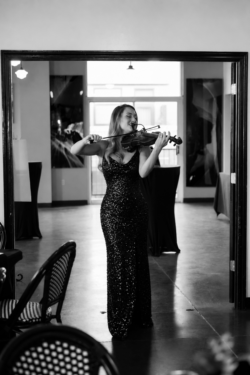 Burgundy+Violinist+in+a+Warm+Gallery.png
