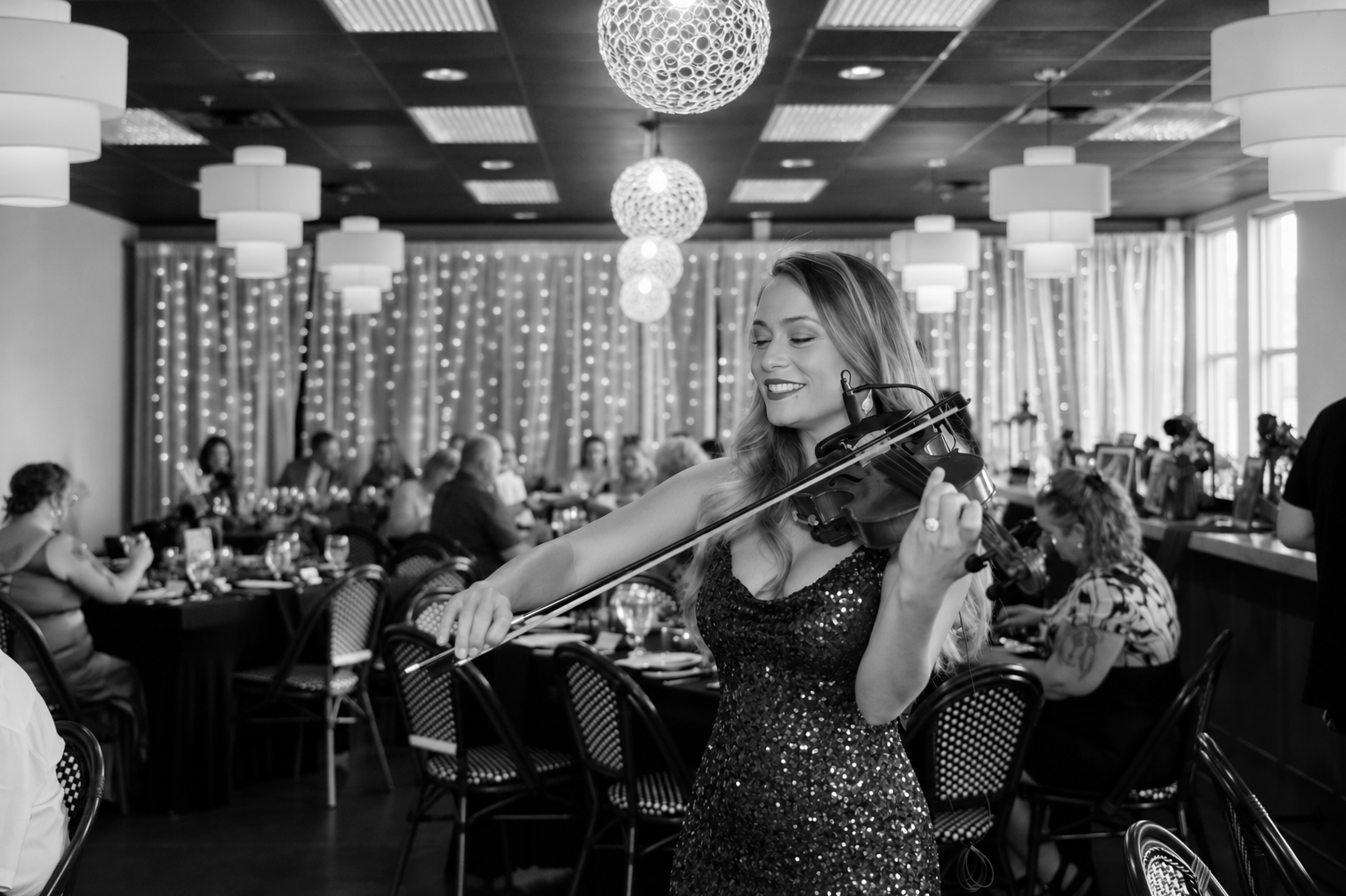 Glamorous%2BViolinist%2Bat%2Ba%2BCandlelit%2BBanquet.png