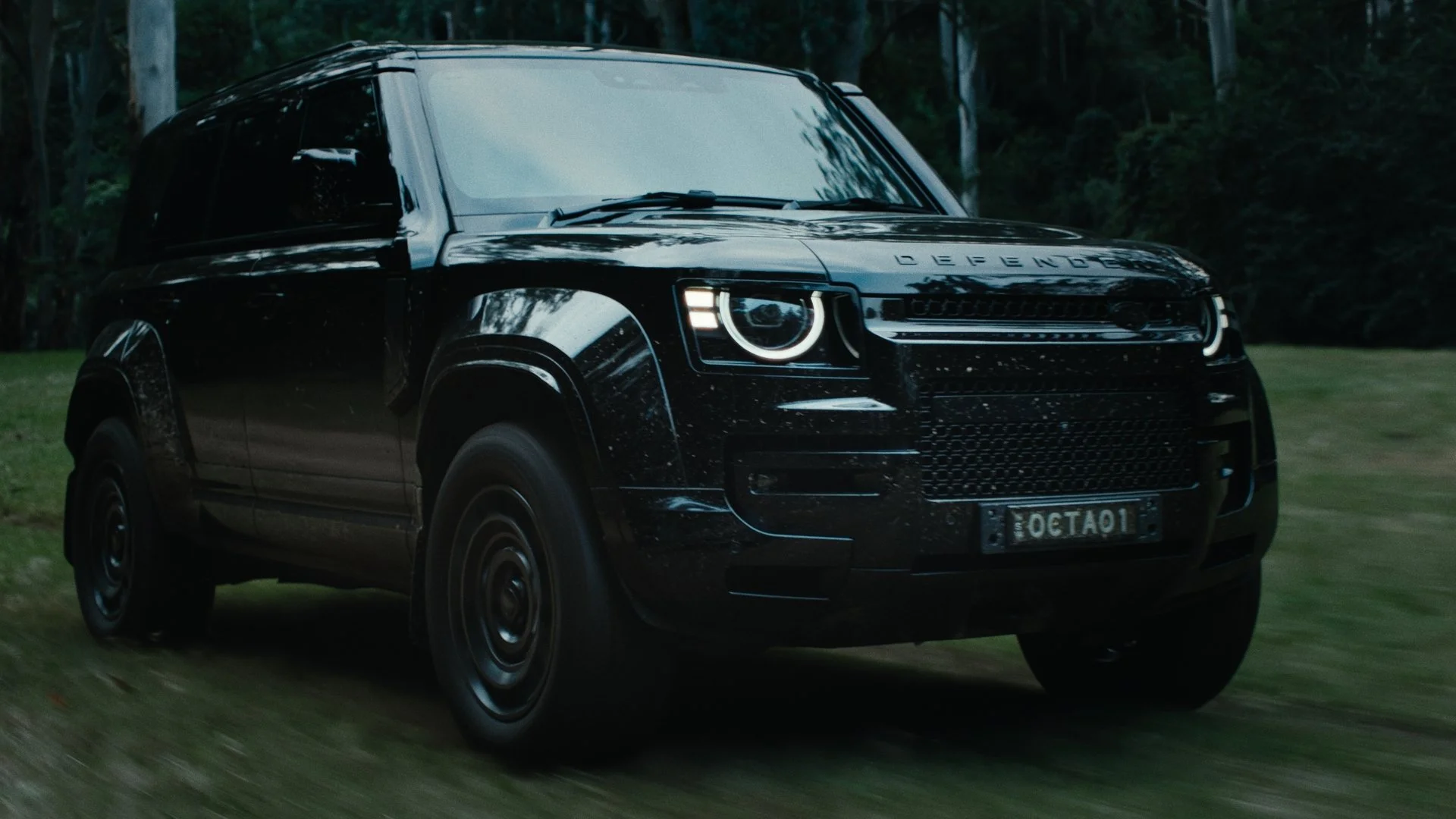 JLR_DEFENDER_OCTA_TVC_30_MASTER_01_00_26_15.jpg