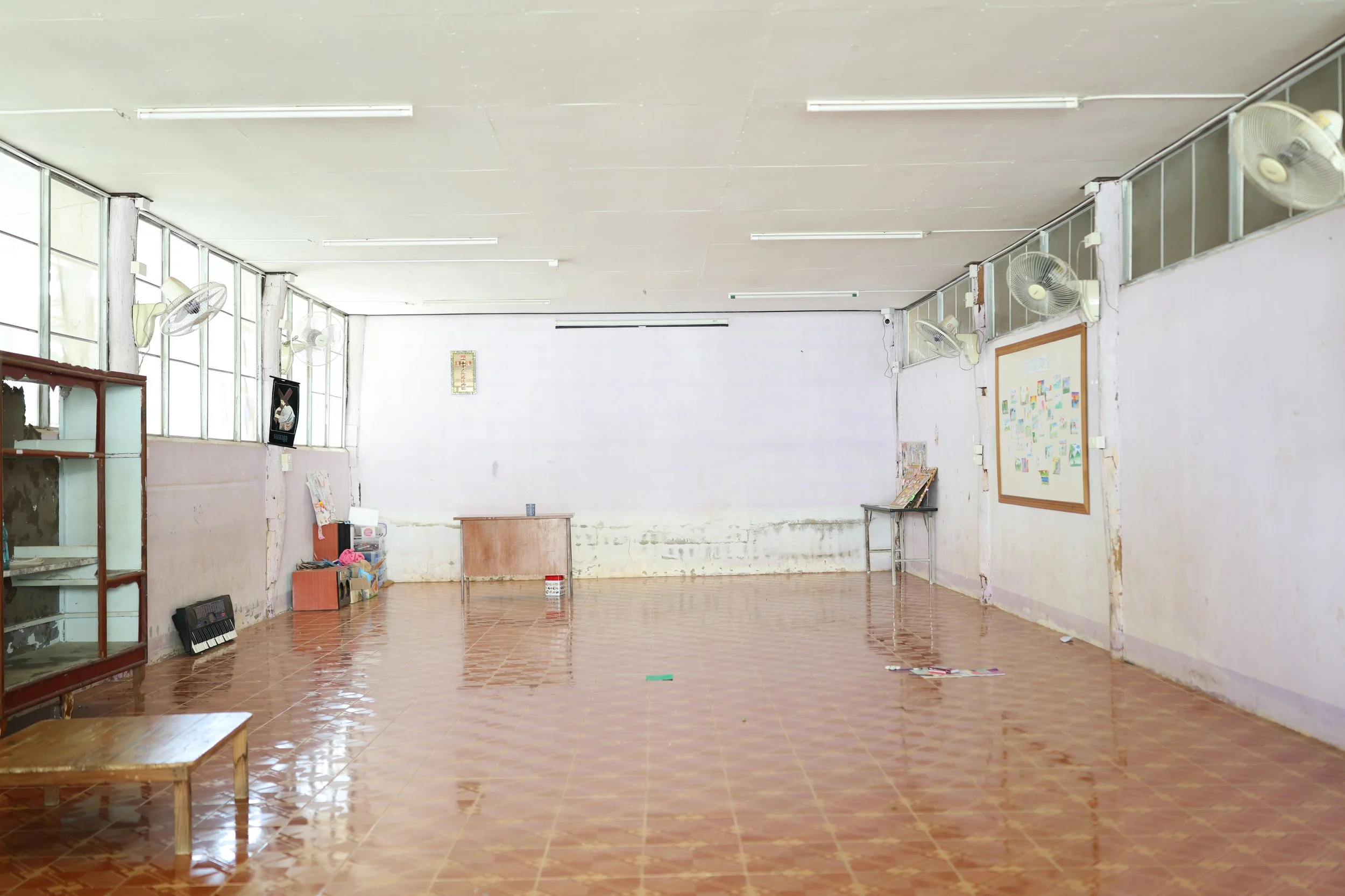 The current common area serves as a classroom, study hall, project space, and gathering place for the girls. Without adequate desks, tables, or learning resources, the space struggles to meet their needs. This is one of the primary reasons for the Hi