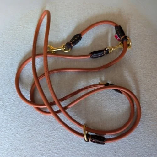 Hund Denmark convertible leather leash in cognac