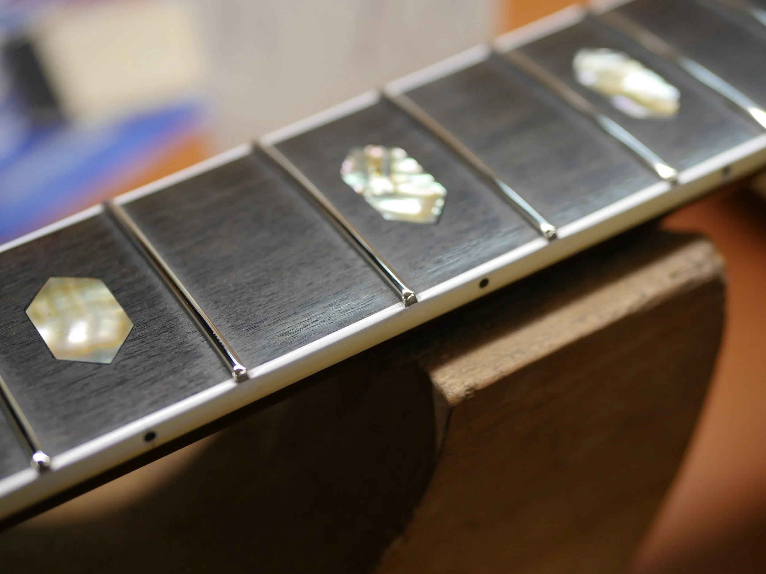 This is a Stainless Steel Refret i did on Country Singer, Braxton Keiths Martin D-41.
Fretwire is .090 x .055" Stainless Steel radiused to 16" over this Bound Ebony fretboard