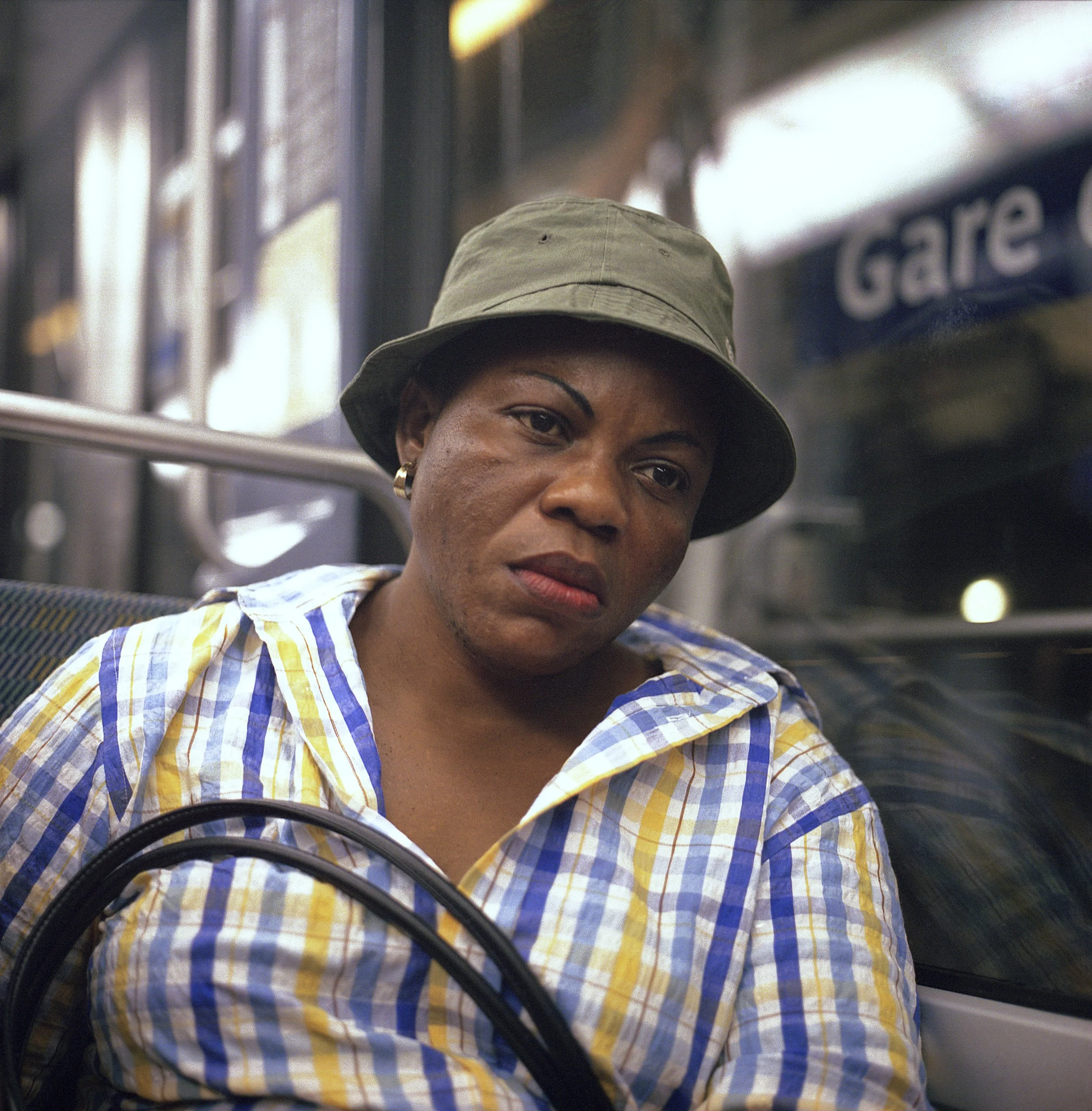 dame noir triste metro copy.jpg