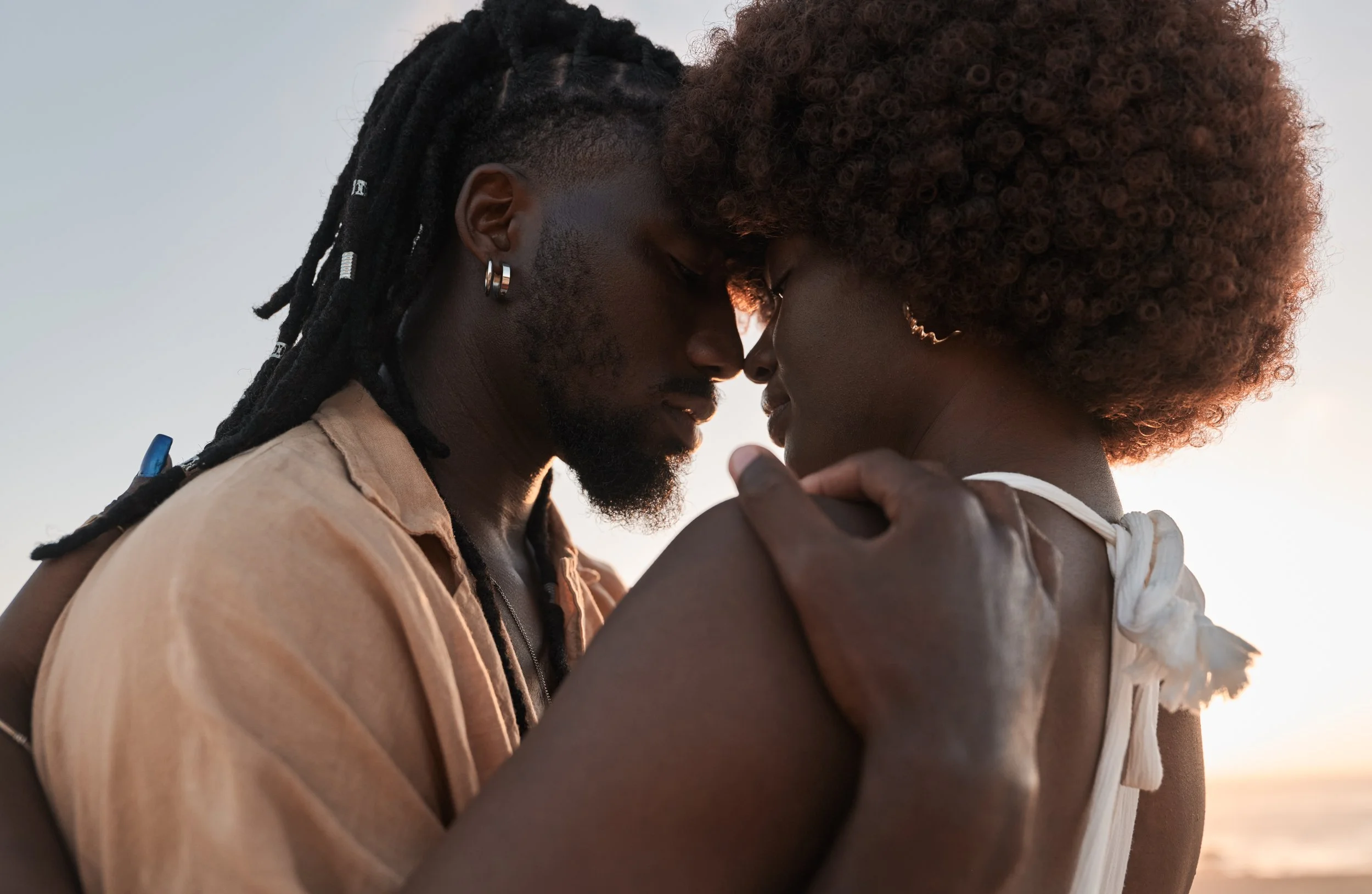 black-couple-passionately-embracing-in-countryside-2026-01-09-00-11-47-utc.jpg