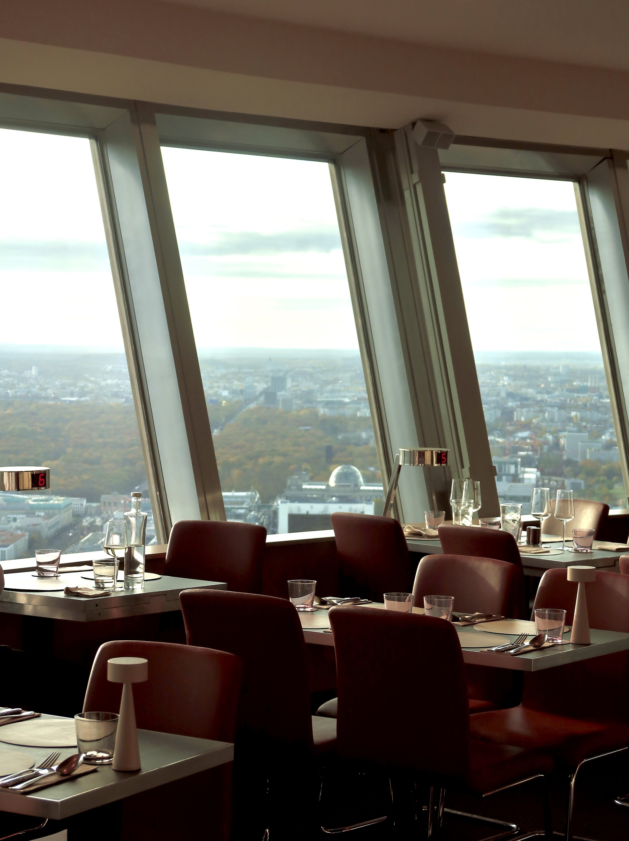 Restaurant Fernsehturm Berlin – Sanierung denkmalgeschütztes Wahrzeichen, Innenarchitektur für Tim Raue