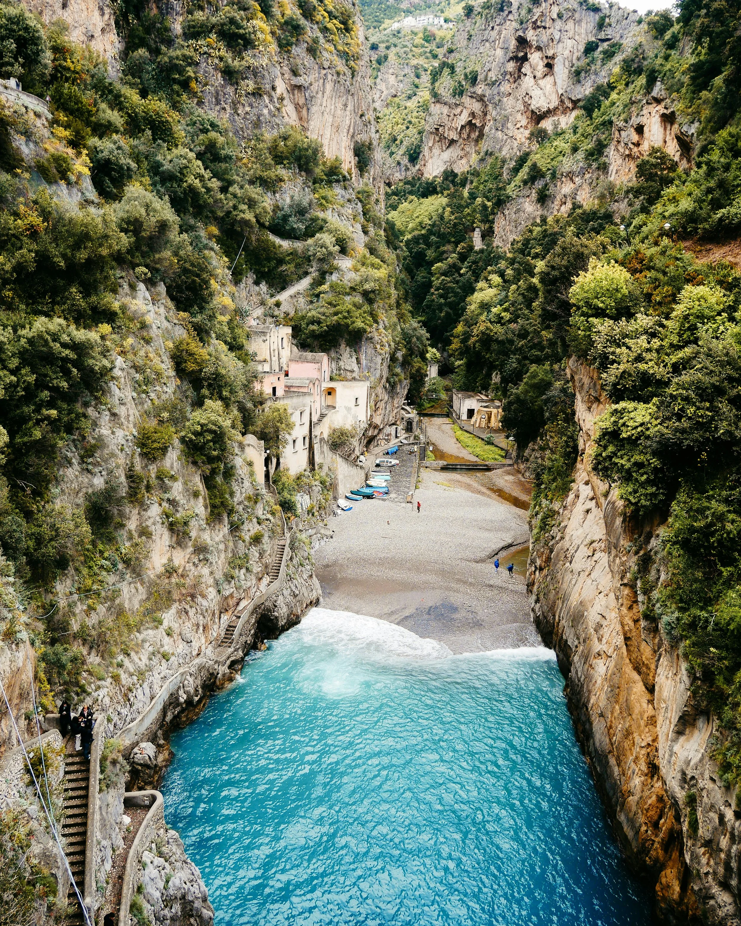 alberto-sharif-ali-soleiman-IRxGQx2pDqI-unsplash.jpg