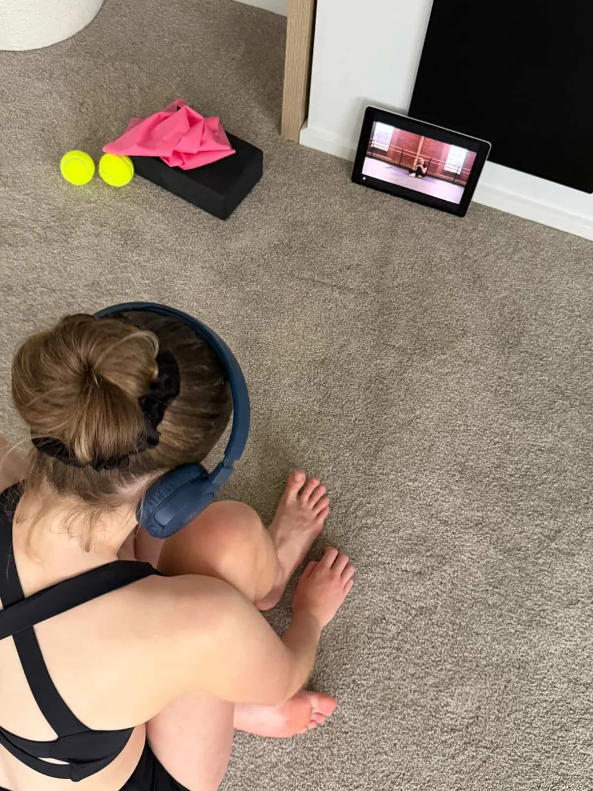 Dancer using the Olivia Holland Method to build pointe readiness and technical strength at home