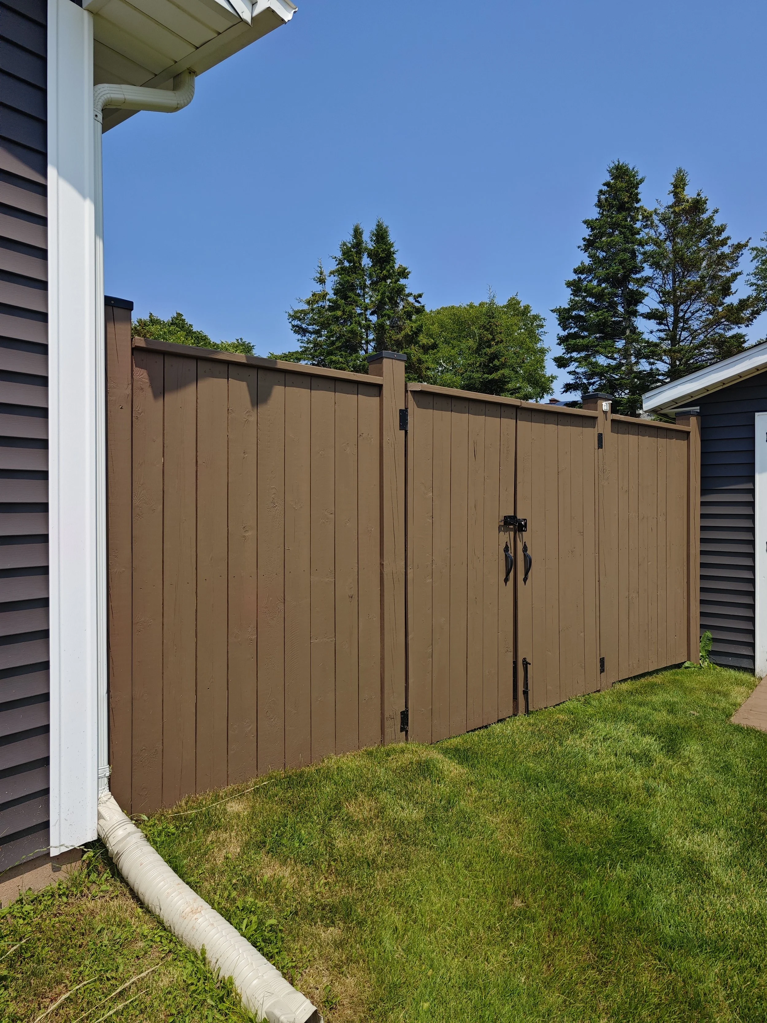 Privacy Fence & Gate Installation – Charlottetown, PEI
Custom privacy fence and gate installation designed for security, privacy, and long-lasting durability. Clean, professional workmanship with attention to detail for a seamless finish.