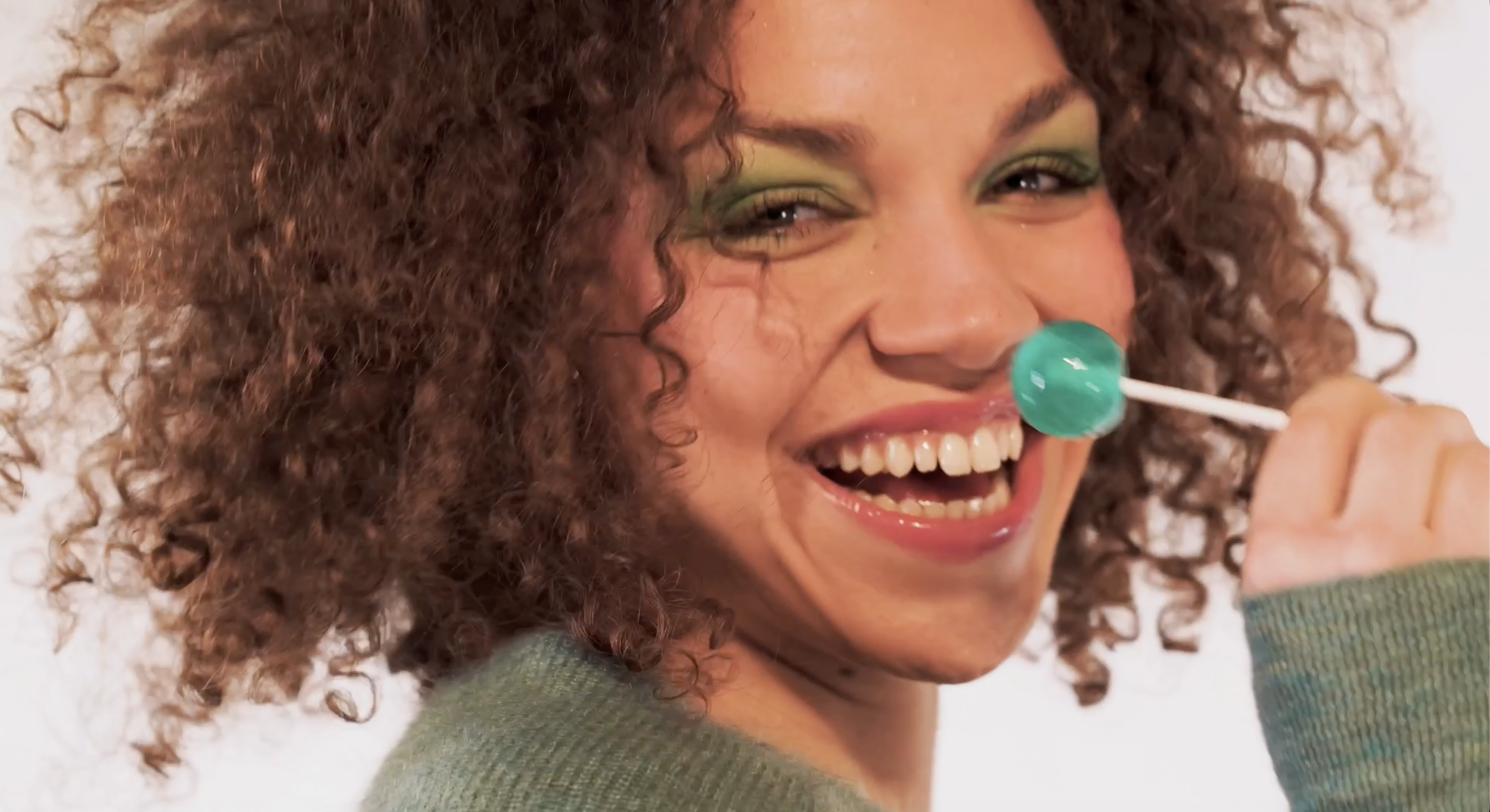 POPLOOK: Audiovisual ad by Lenta
