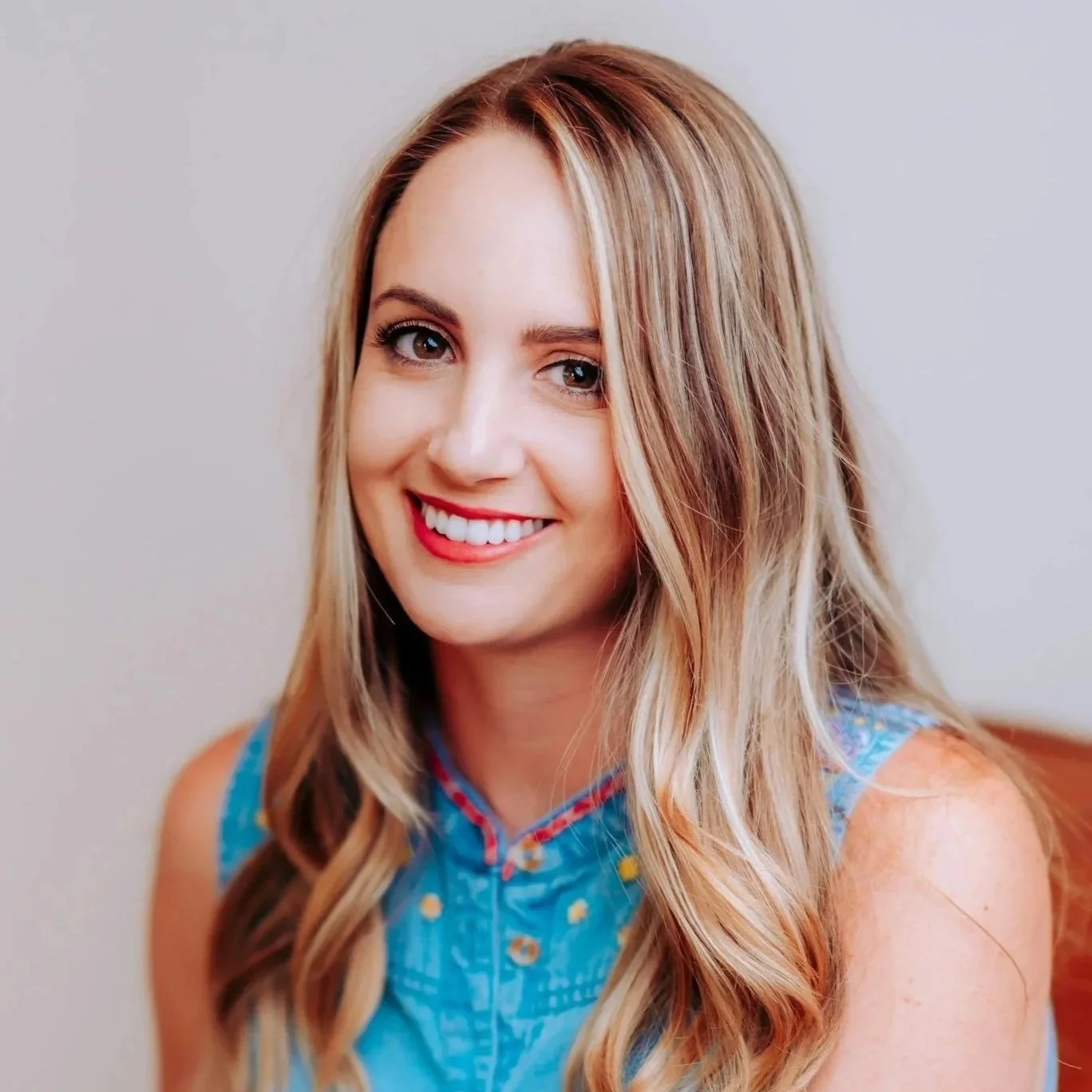 woman in 30s, unhappy, single, heartbroken, fed up of dating 