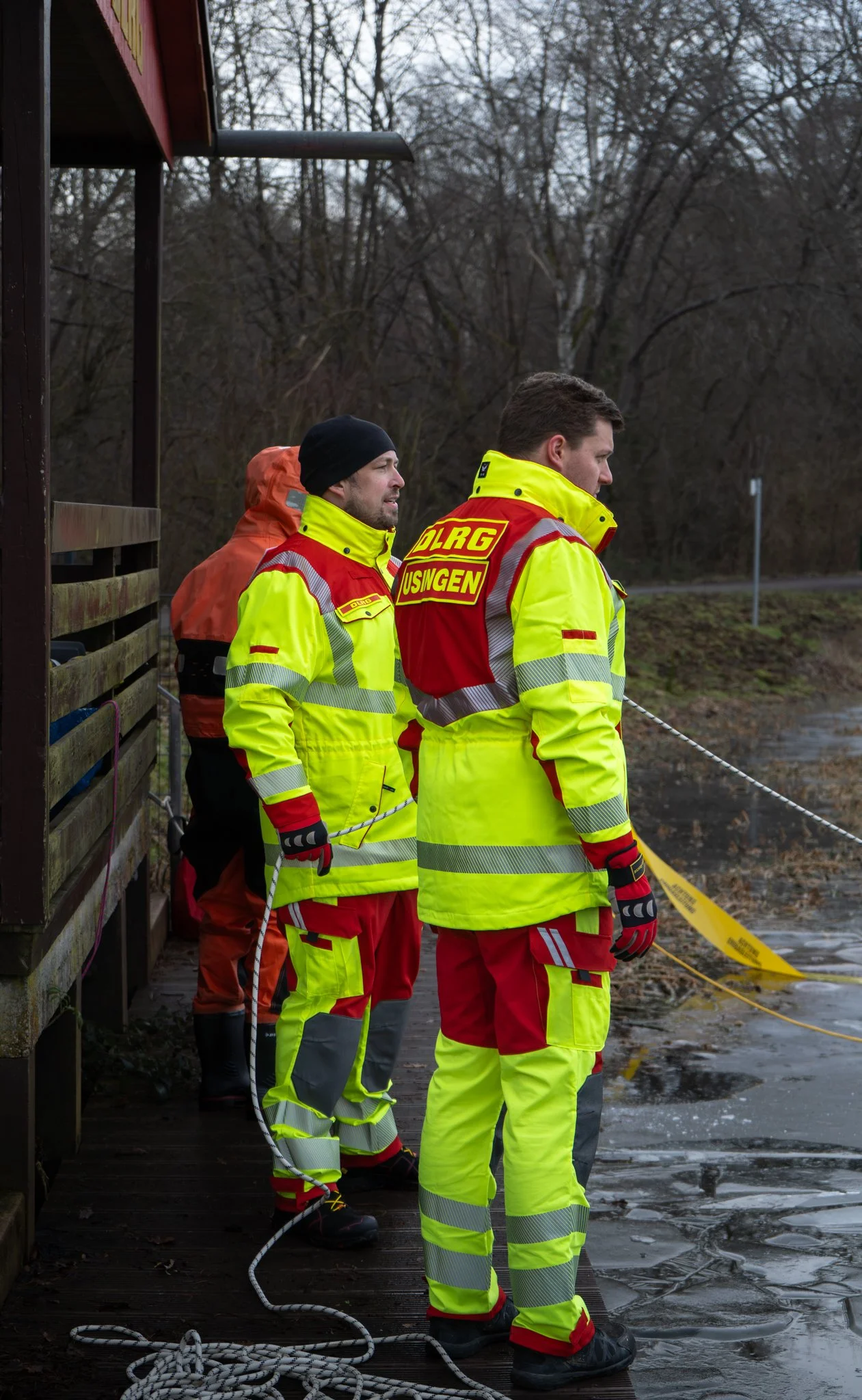 DLRG _ FW Eisübung -23.jpg