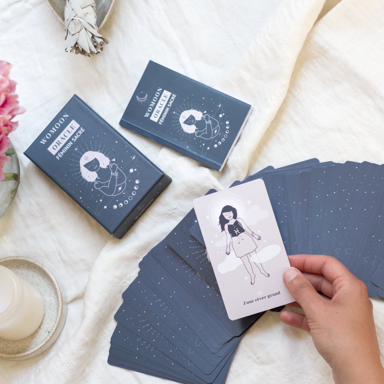 tirage-oracle-womoon-feminin-sacre.jpg