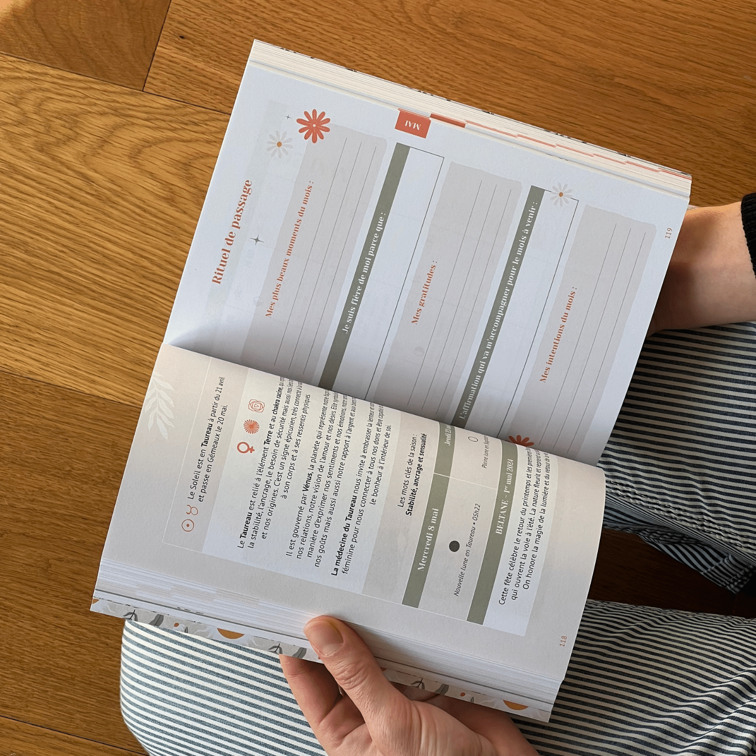 Page d'un livre ou d'un magazine avec un texte en français sur le Zodiaque, le Taureau, et un rituel mensuel. La page contient des sections pour écrire des pensées et des réflexions.