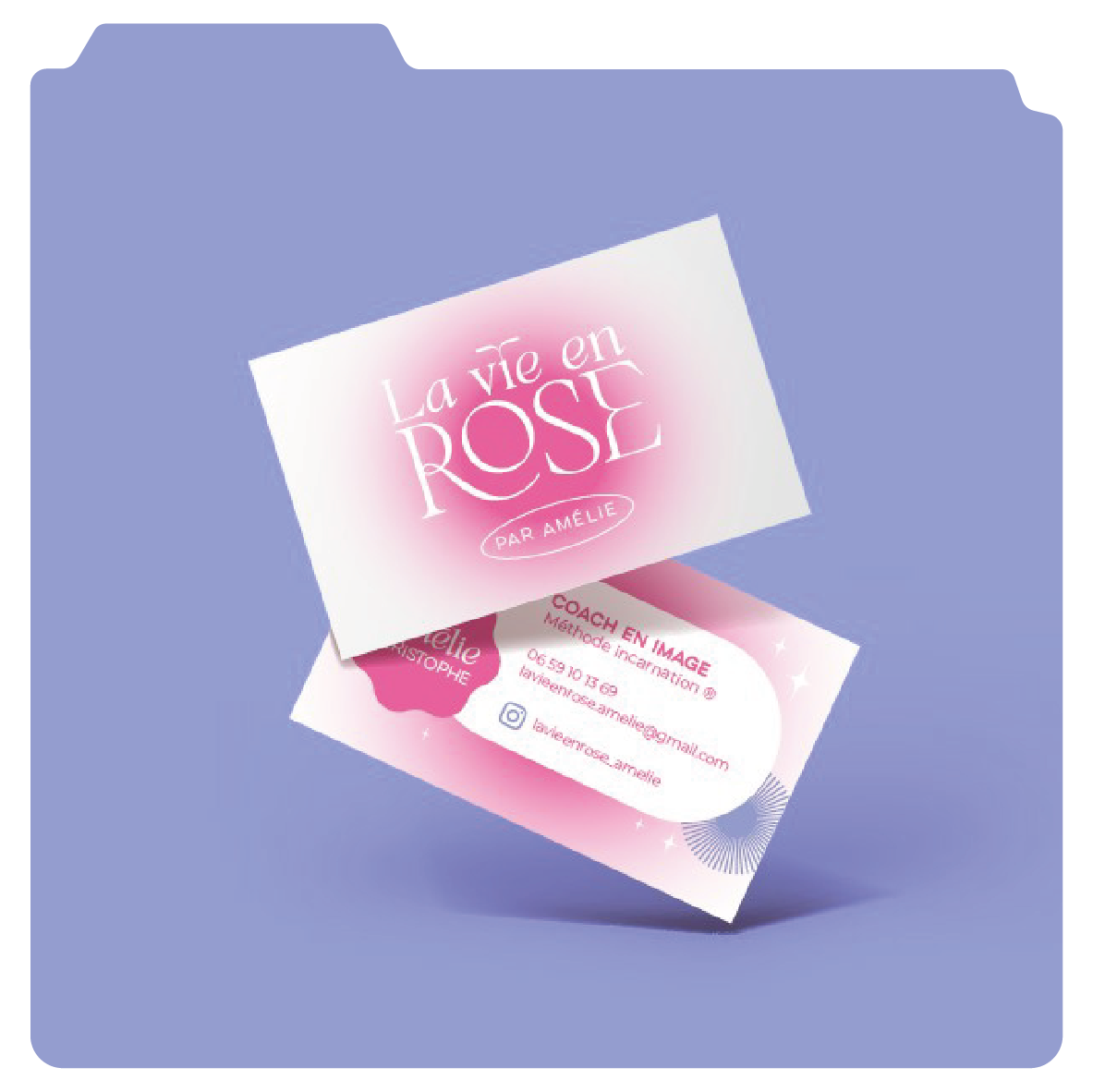 Carte de visite pour un coaching en image par Amélie, avec contact, email, et réseaux sociaux, thème Rose et blanc sur fond violet pastel.
