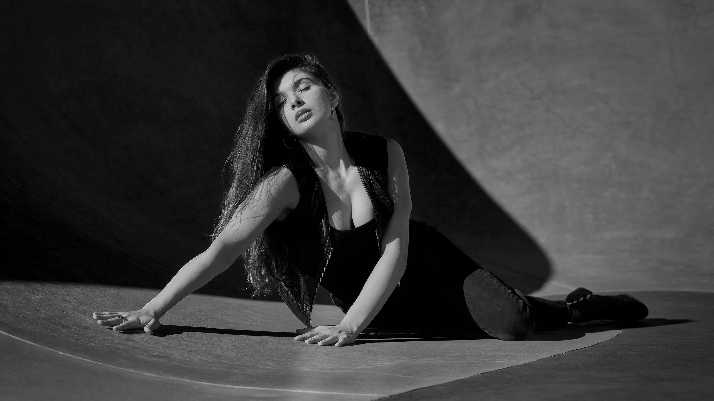 124_16x9_BW.jpg