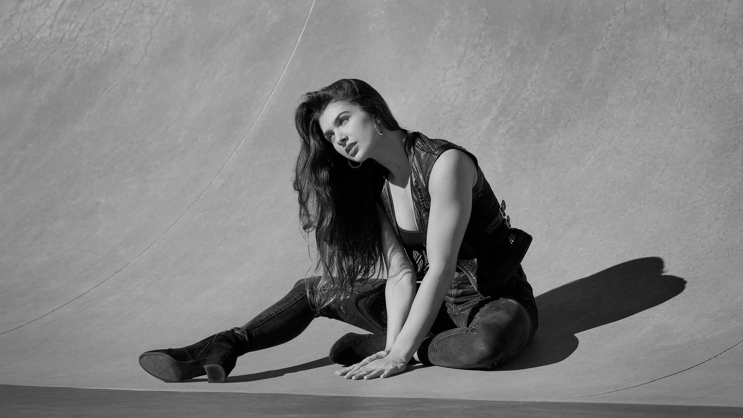006_16x9_BW.jpg