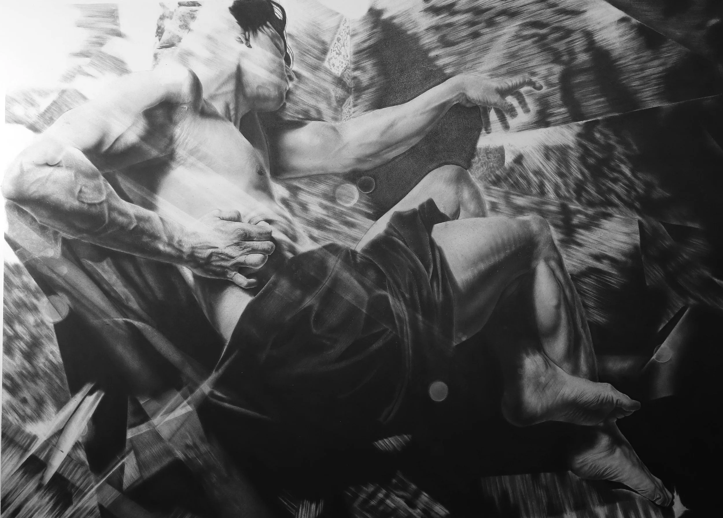 Œuvre en noir et blanc d’un homme musclé allongé, entouré d’un drap, sur un fond de chaos complètement flou.