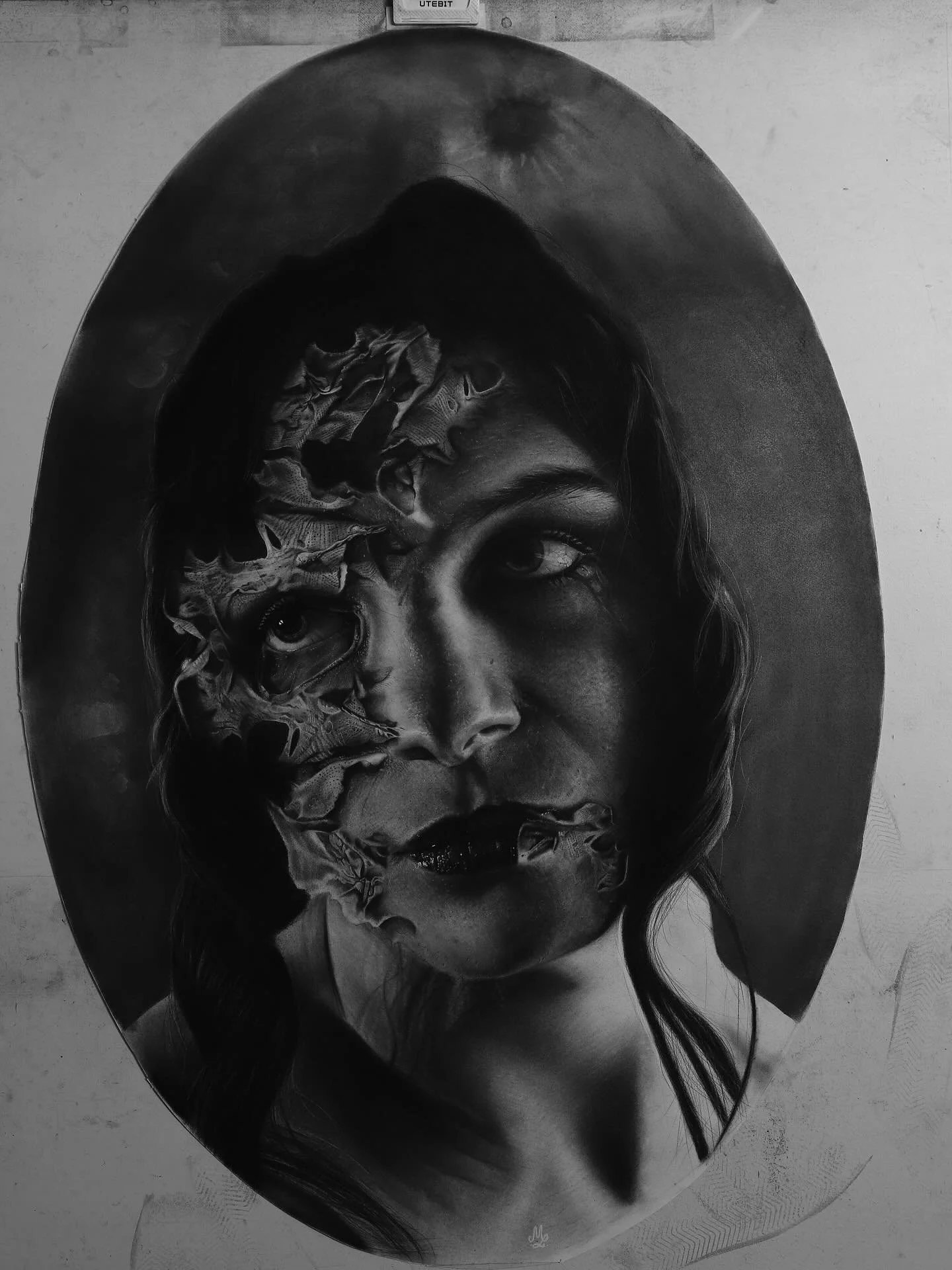 "Dolores"

80/110 cm 

#pencildrawing #pencilartwork #pencilartist #graphiteart #graphiteartist #realismdrawing #surrealism