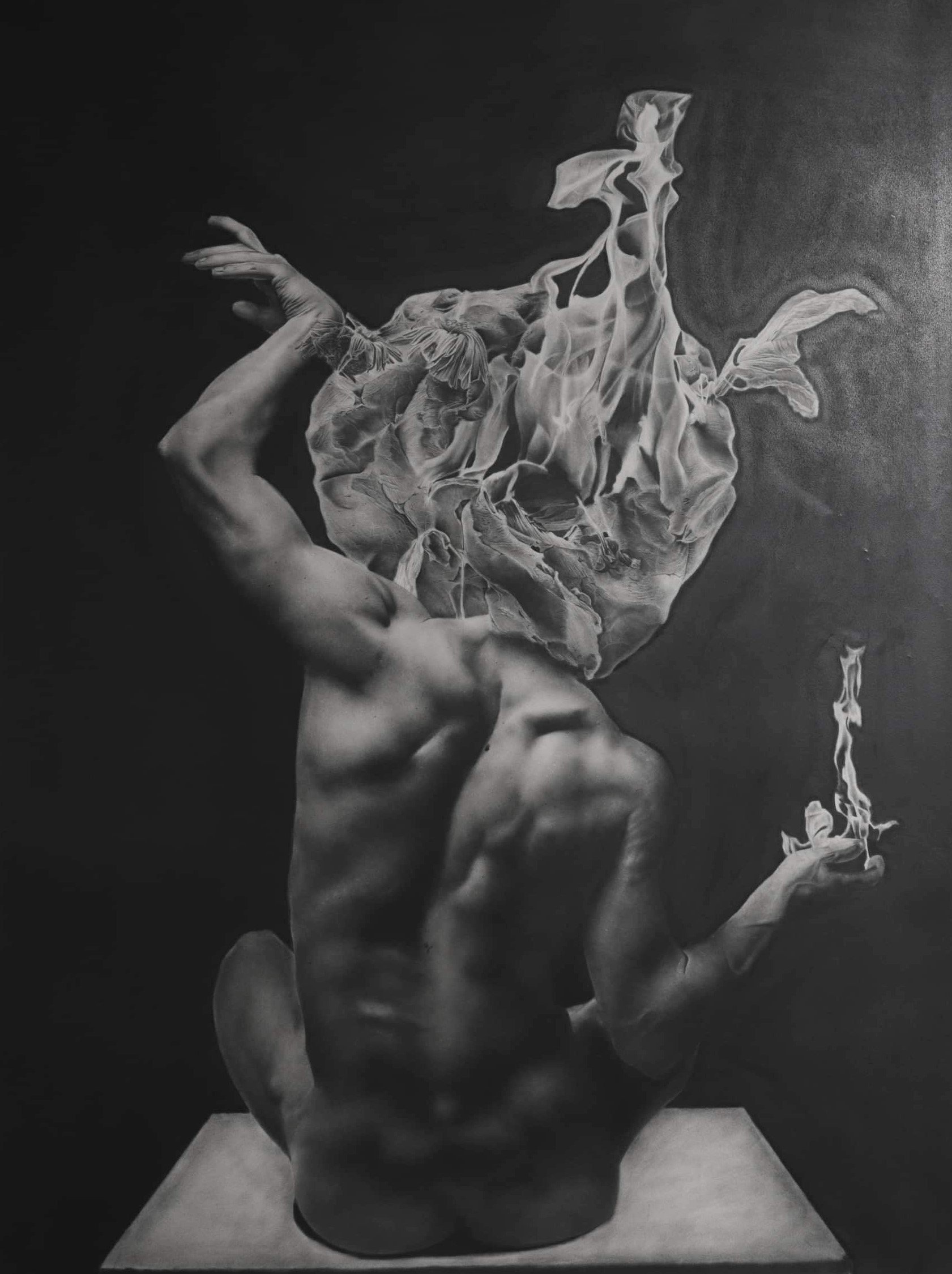 Dessin en noir et blanc d’un homme assis en tailleur de dos, dont la tête est remplacée par une texture déformée.