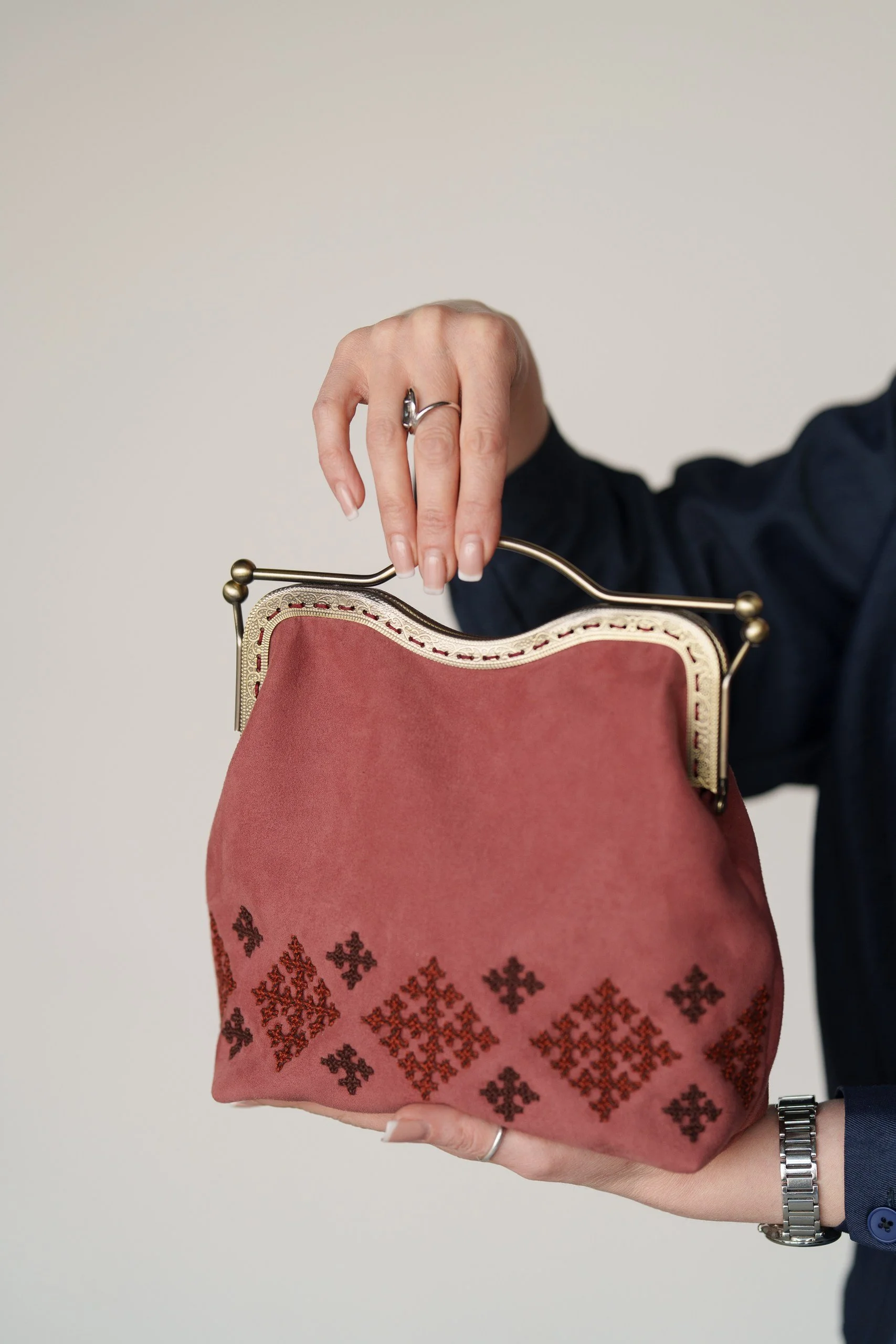Large embroidered purse with metal handle and chain 2.jpg