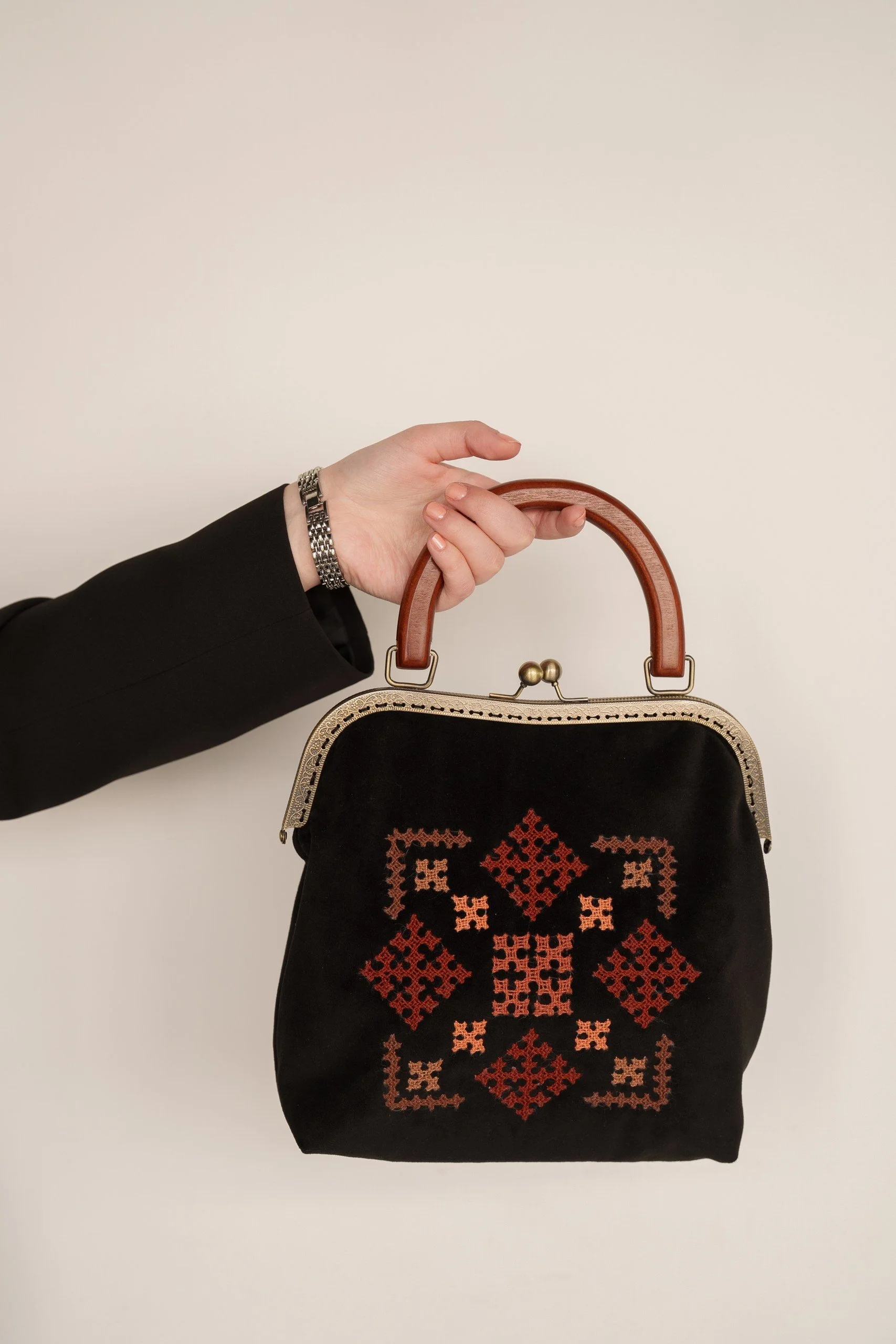 Large embroidered purse with wooden handle.jpg