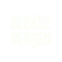 Tekst 'BEEKSE BERGEN' in witte, grote letters op een zwarte achtergrond.