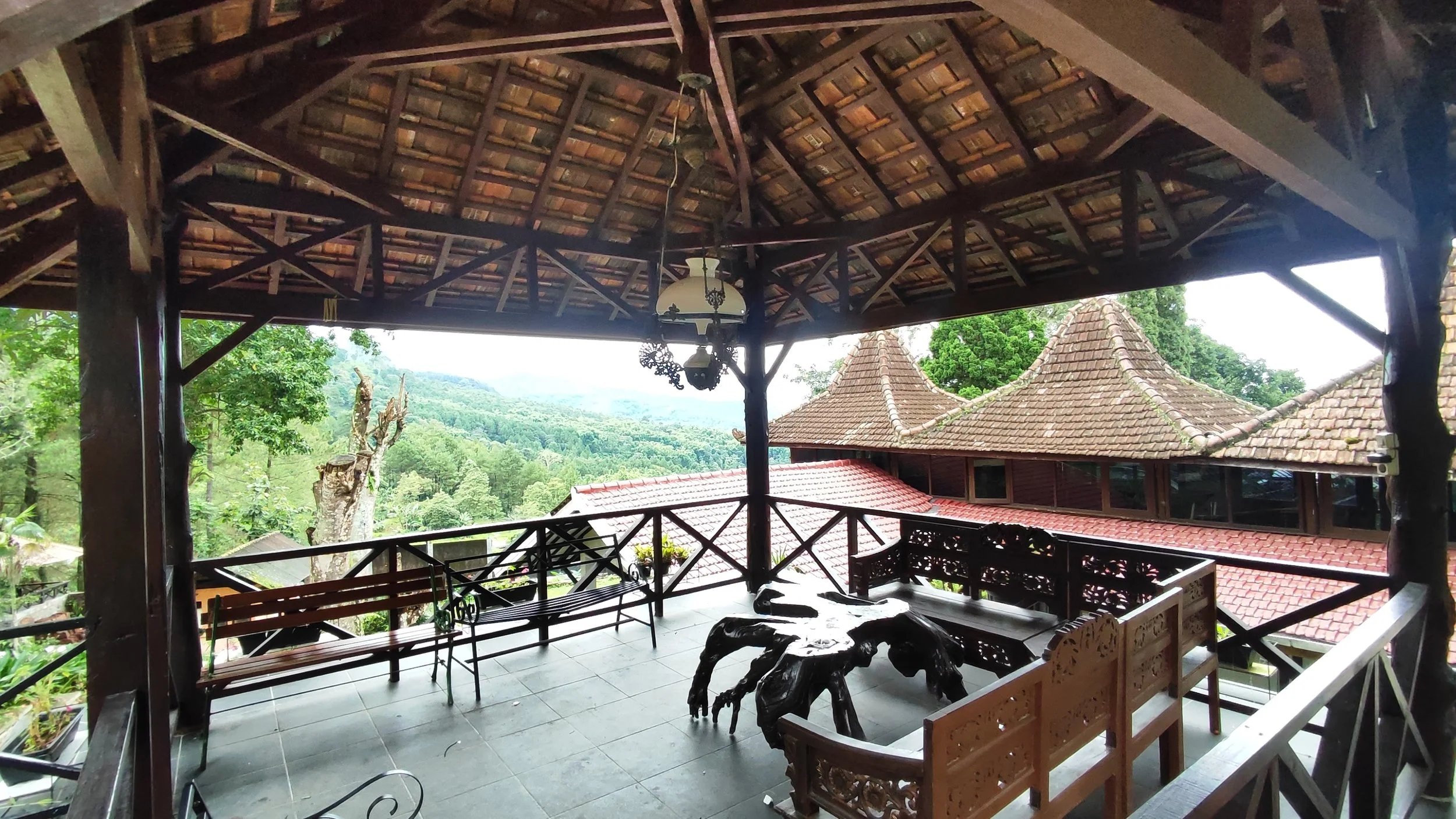 Joglo Sewa Vila Narwastu di Pacet, Mojokerto untuk retreat, LDKS, team building, gathering. Vila nyaman, luas, dan fasilitas lengkap