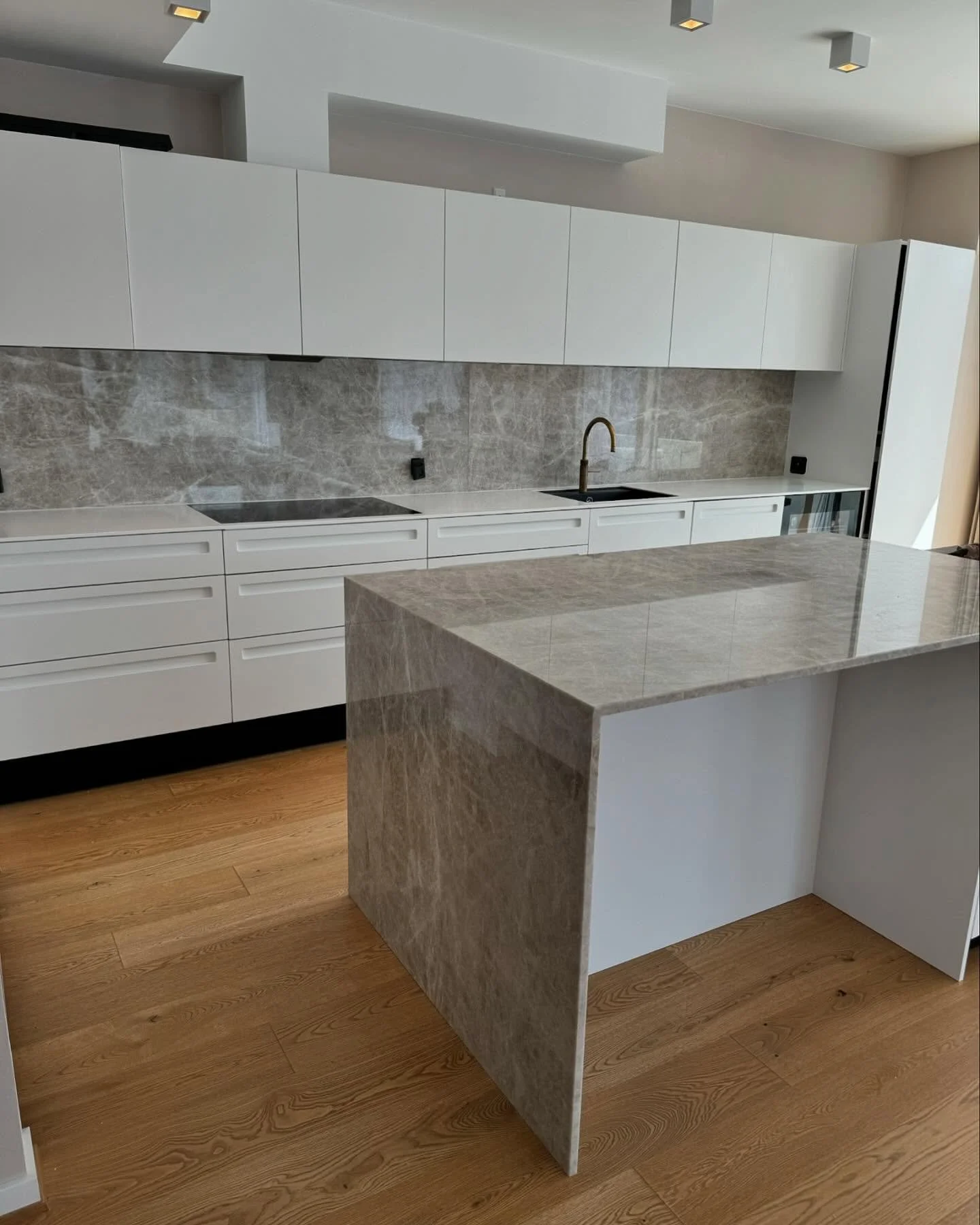 Meget holdbar bordplade i natursten Quarzite, Taj Mahal #lovestick#k&oslash;kken#nytk&oslash;kken#renovering#nylejlighed#bordplade#natursten#quarzite#kbhbordplade#nythus