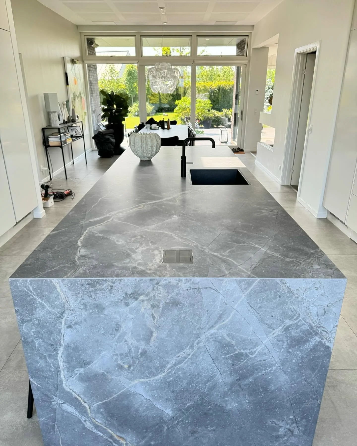 Keramik bordplade som t&aring;ler b&aring;de varme og syre🔥🍋#bordplade #totalrenovering #nytk&oslash;kken #plantegning #selvbyg #nybyg #nybyggeri #kbhbordplader#k&oslash;kken#nythus#