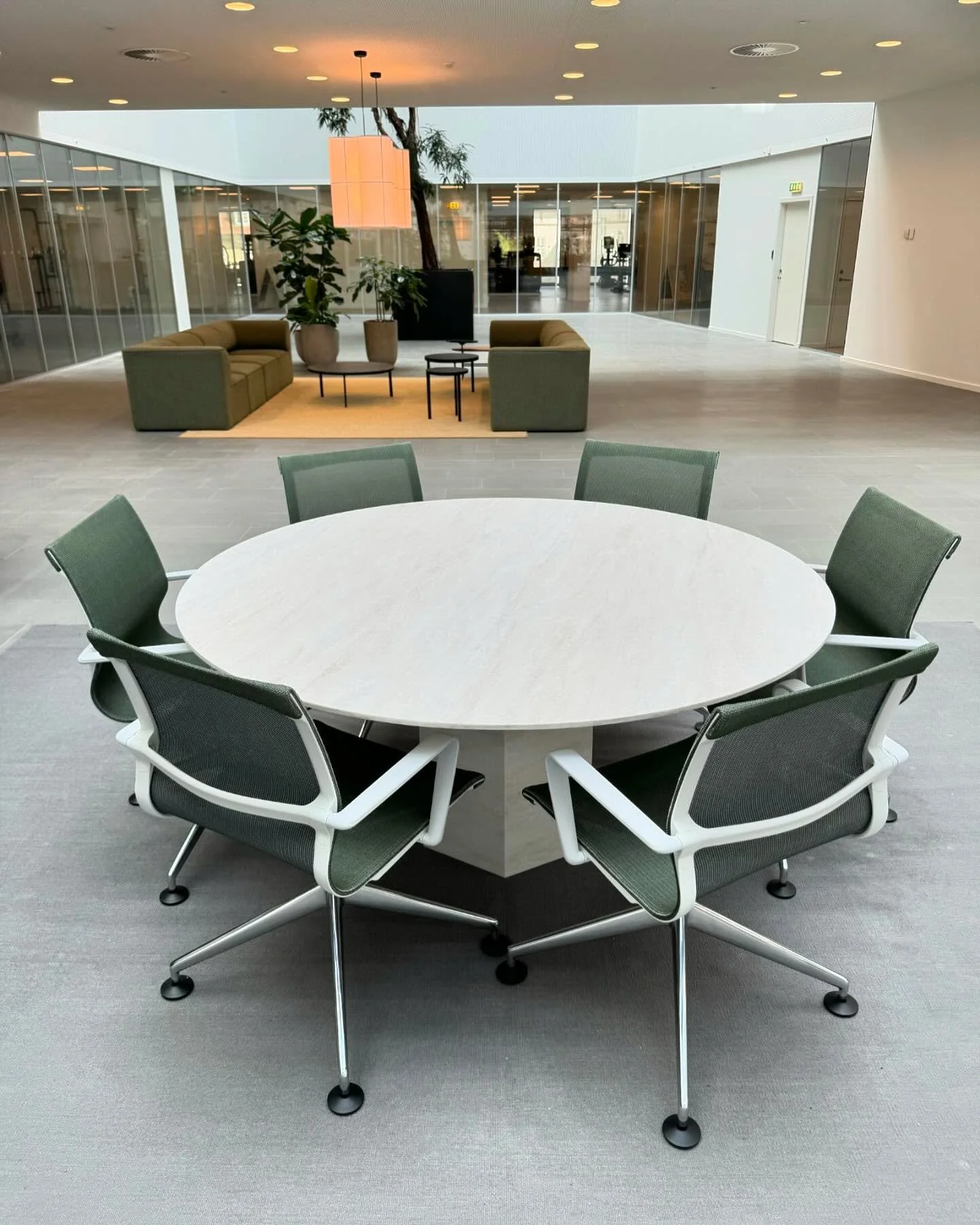 &Oslash;160 m&oslash;debord i Hi-Macs, solid surface som t&aring;ler🍋