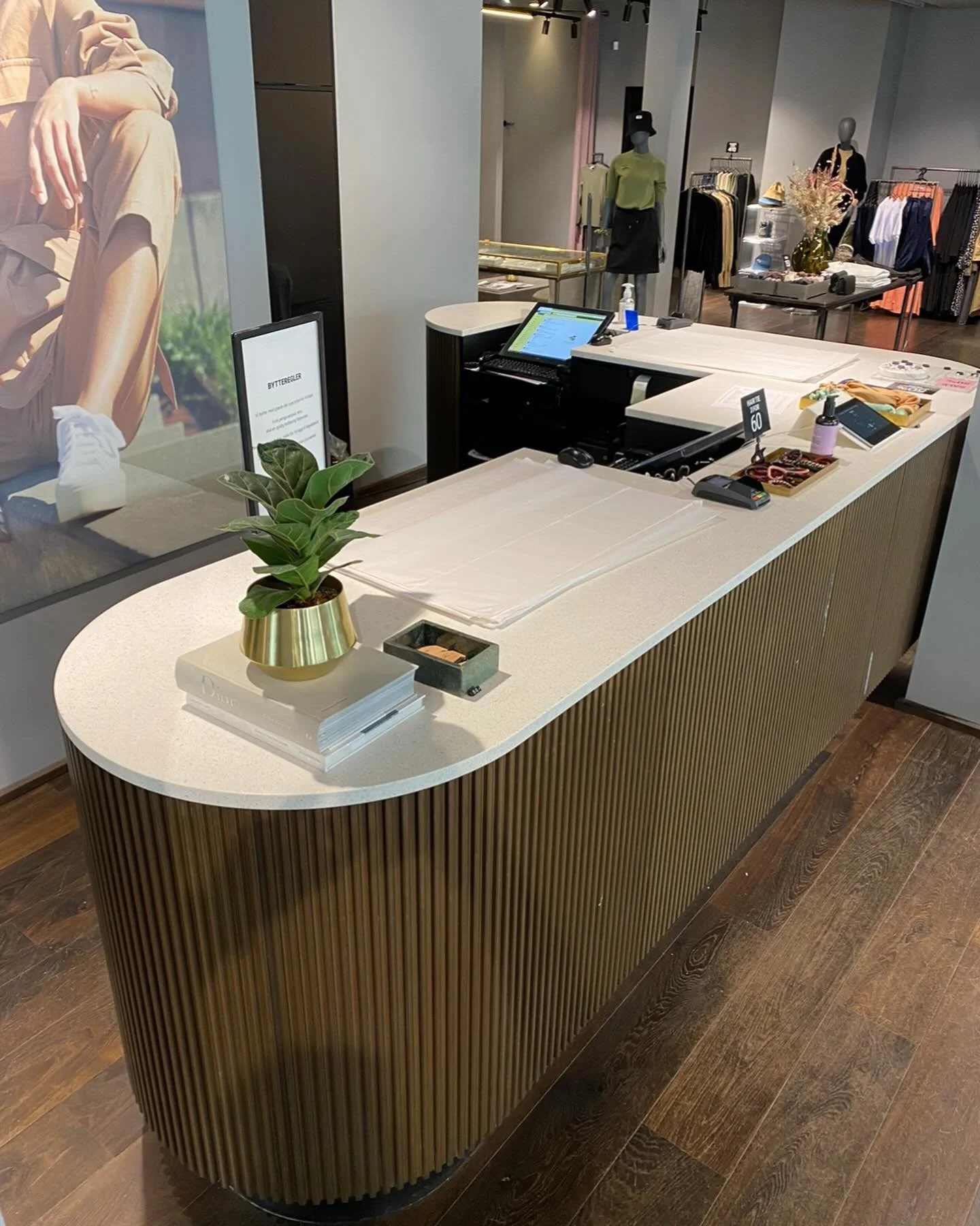 Corian bordplader til Moss CPH Str&oslash;get #corian#himacs#bordplade#bordplader#butik#showroom#disk#selvbyg#nythus#