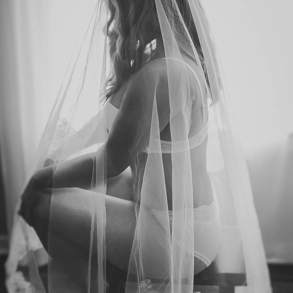 Pre-wedding Boudoir photoshoot- bride's veil- Sexy - sublime By Karen Fabiola Photo Cabo Rojo, Puerto Rico Elopement Photographer. Cabo Rojo boudoir photographer. Puerto Rico boudoir photographer. Pre wedding boudoir photos Puerto Rico. 