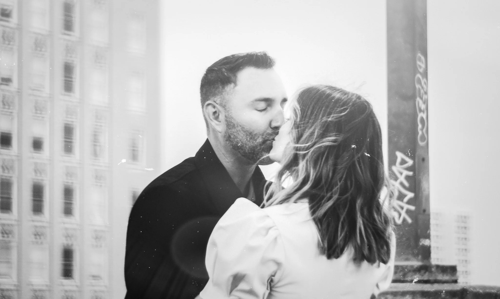 Capture the magic of your engagement with a vintage twist in the stunning backdrop of Cabo Rojo, Puerto Rico. At Karen Fabiola Photo, we specialize in creating timeless images that reflect your unique love story. With our expertise, we’ll bring a nos