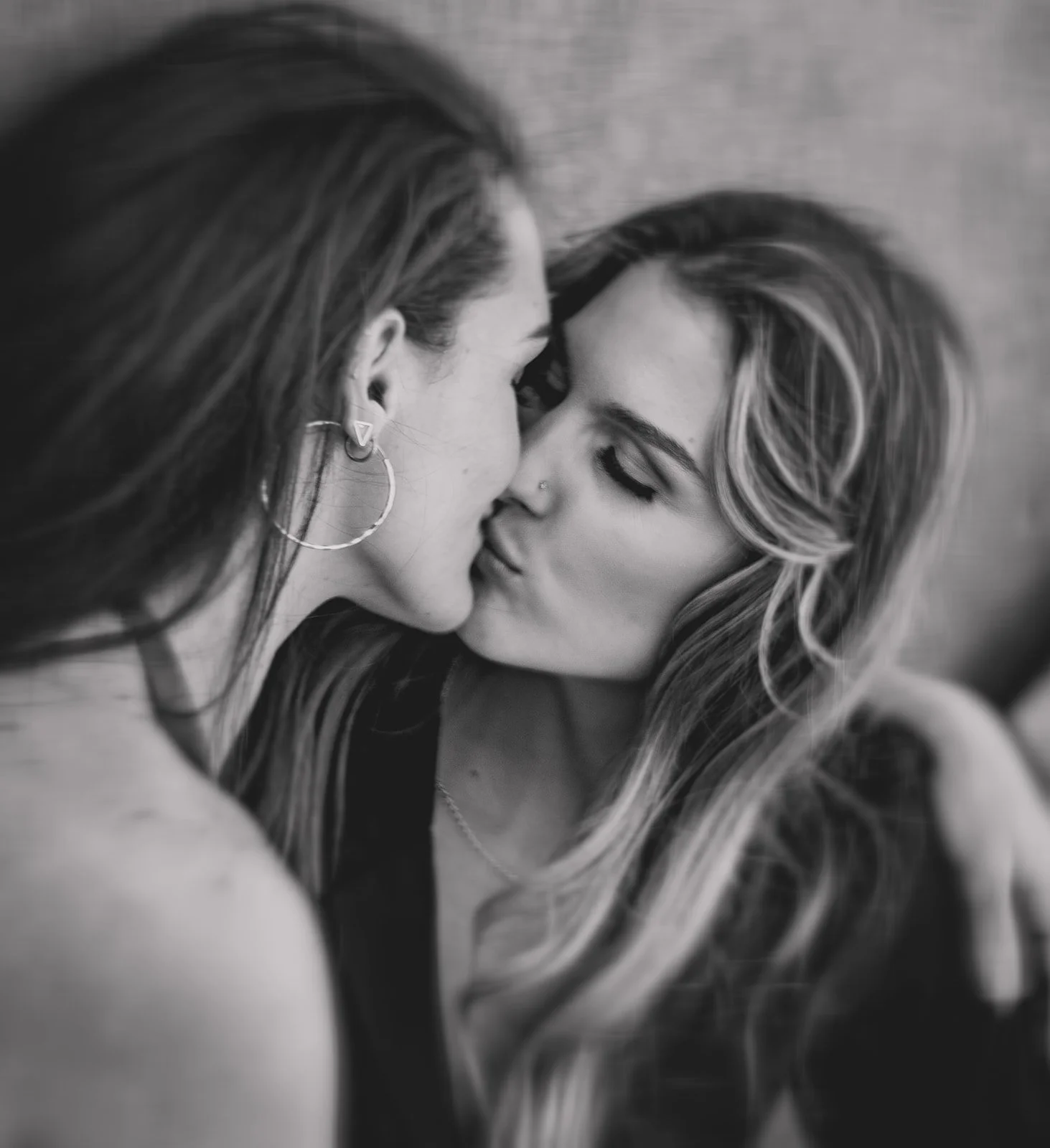 Karen Fabiola Photo is LGBTQ+ friendly photographer in Puerto Rico! Specializing in capturing the love and joy of couples, weddings, and destinations around the beautiful island of Puerto Rico. Whether you're looking to commemorate your love story wh