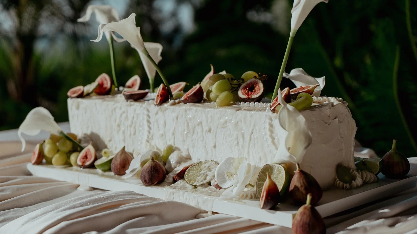 “Elegant small reception table setup for a Puerto Rico micro wedding with candles, tropical leaves, and coastal colors.