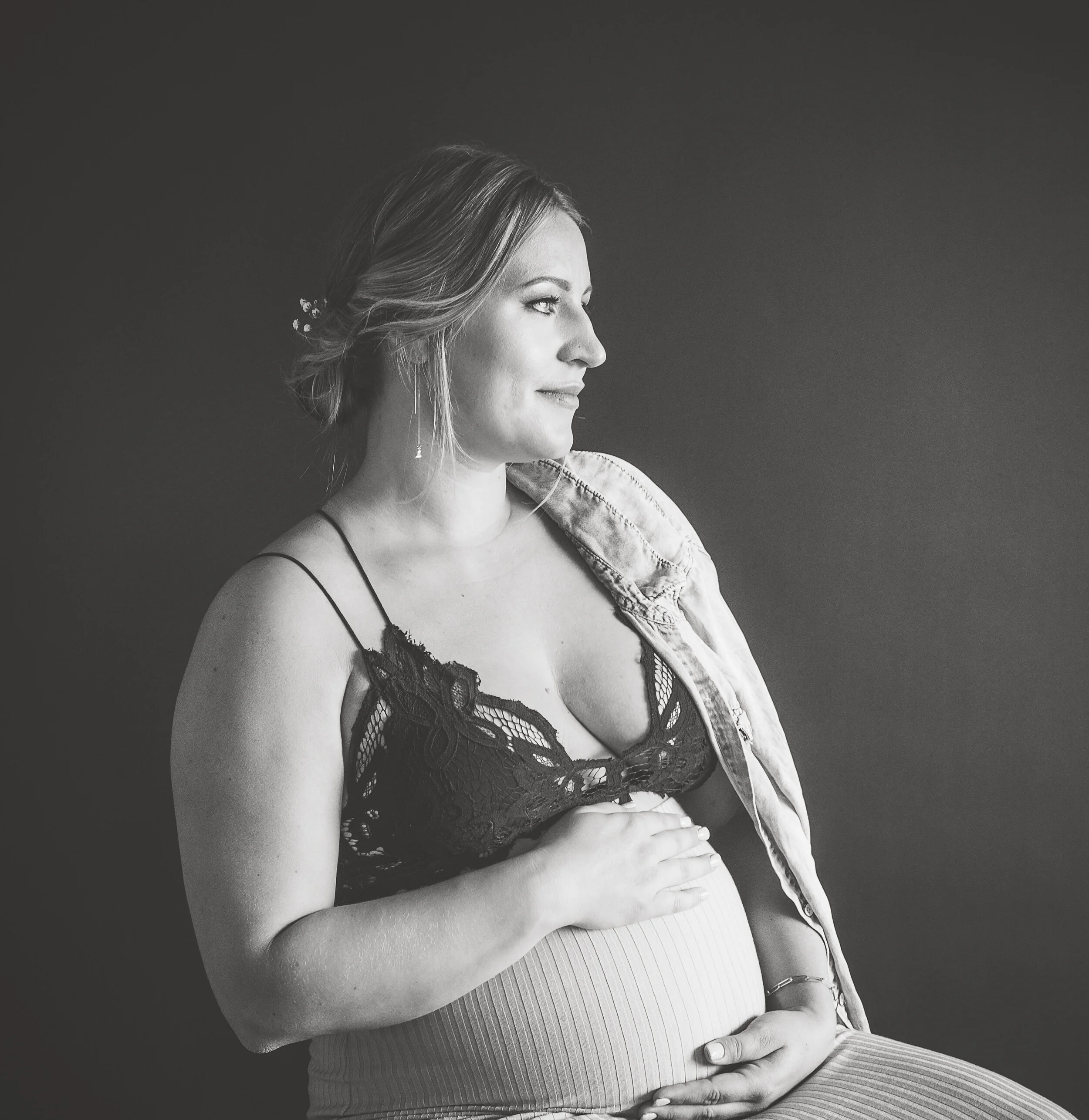 Black and White Maternity photos By Karen Fabiola Photo- Jacksonville, FL