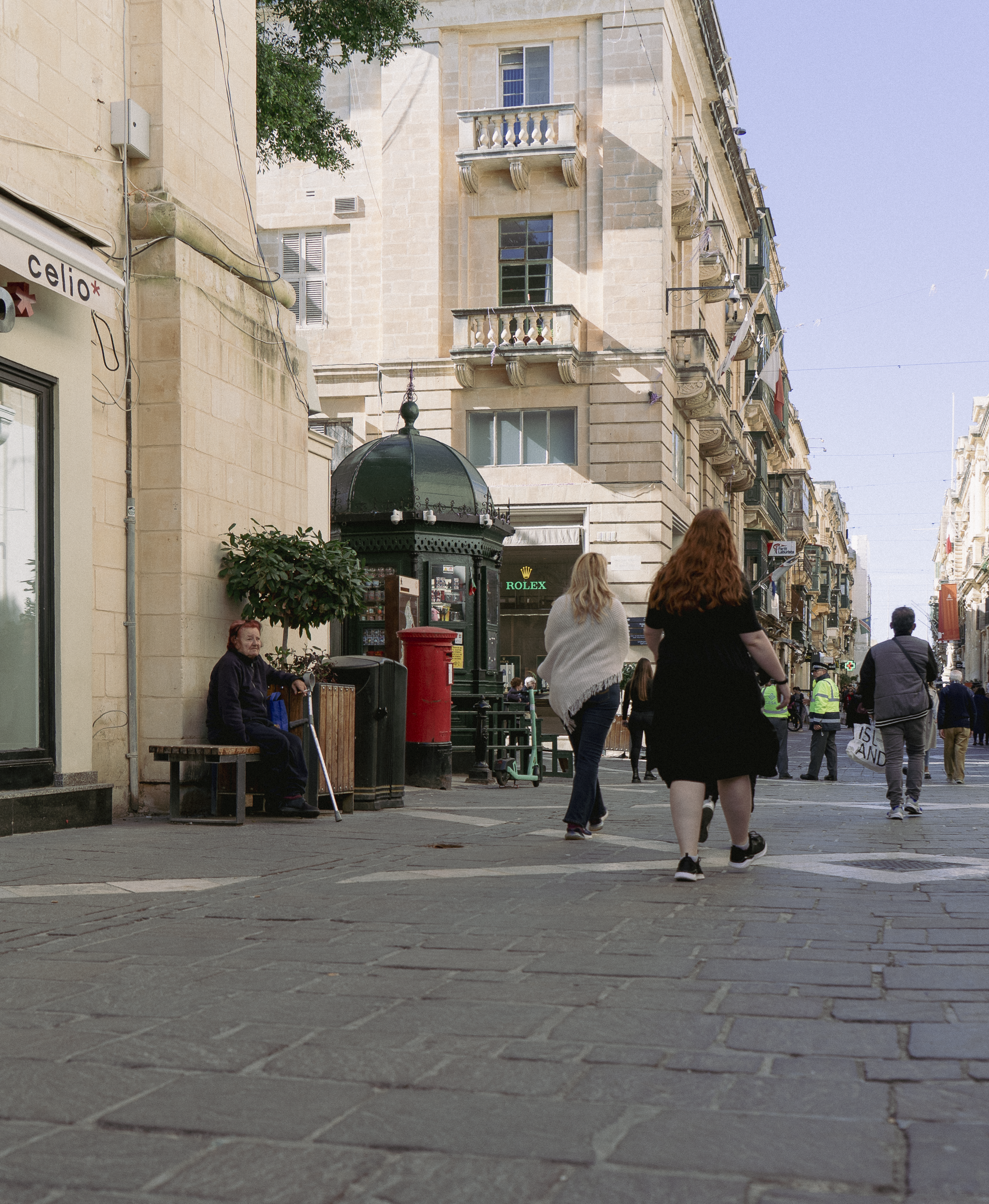 caminando por Malta- karen fabiola photo