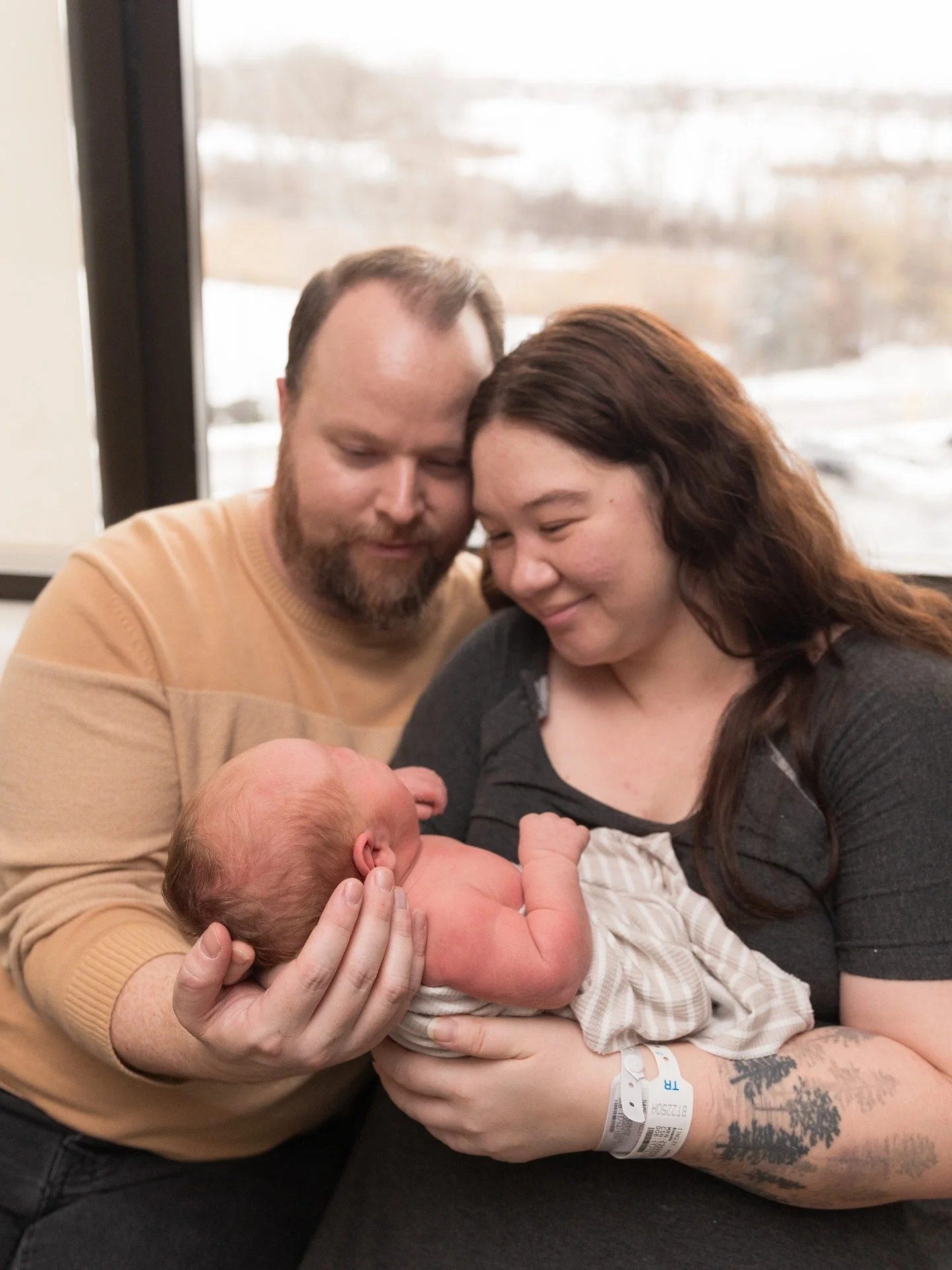 Watching your friends become parents 🥹 

It really is such a gift being able to capture these moments. I know it may sound repetitive but I genuinely get so excited to do what I do everyday. 

Especially when I get the text "hey our baby has ar