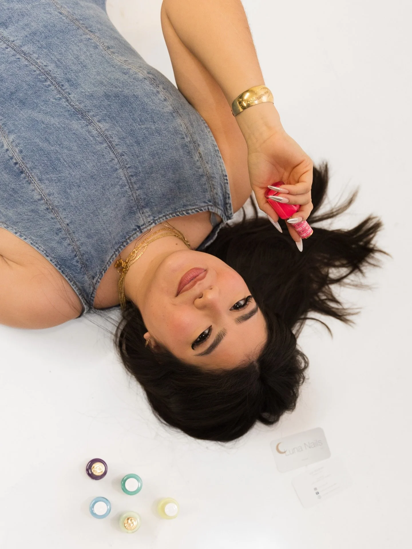 Meet Esli, the queen behind @luna_nails_96 💅

She's been doing my nails for over 5 years now so naturally, we had to do a brand shoot!

She was telling me how she's never done this before and it will be nice to have people put a face to her brand 🩷