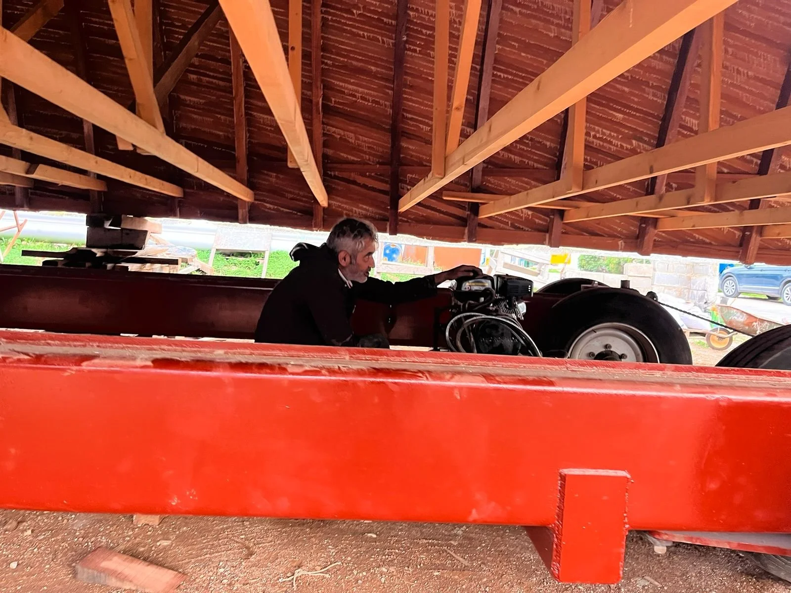 The driver steering the trailer has limited comfort