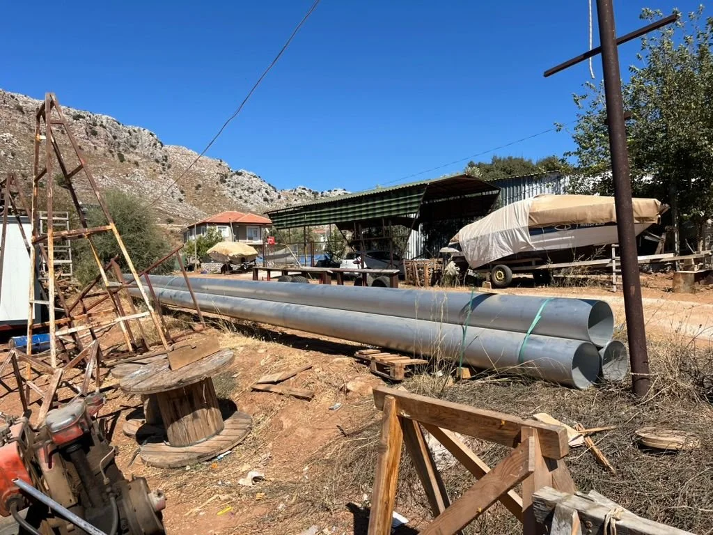 The masts  arrive special grade Aluminium  300 mm diameter