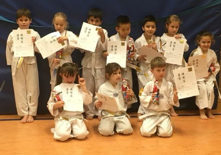 Gürtelprüfung für Kinder, Jugendliche und Erwachsene Sportler/innen des TSL 2000