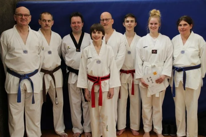 Gürtelprüfung für die Erwachsenen des Taekwondo Sport Letmathe 2000