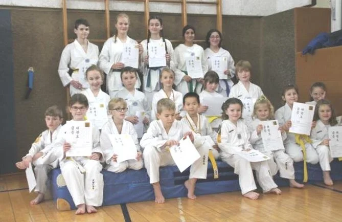 Vorweihnachtliche Gürtelprüfung des TSL 2000