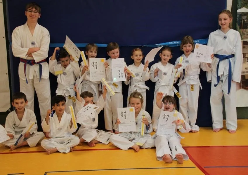 Die Bambinis des Taekwondo Sport Letmathe 2000 e.V. legen ihre erste Gürtelprüfung ab</strong>