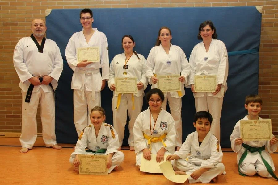 Gürtelprüfungen der älteren Kinder und Erwachsenen